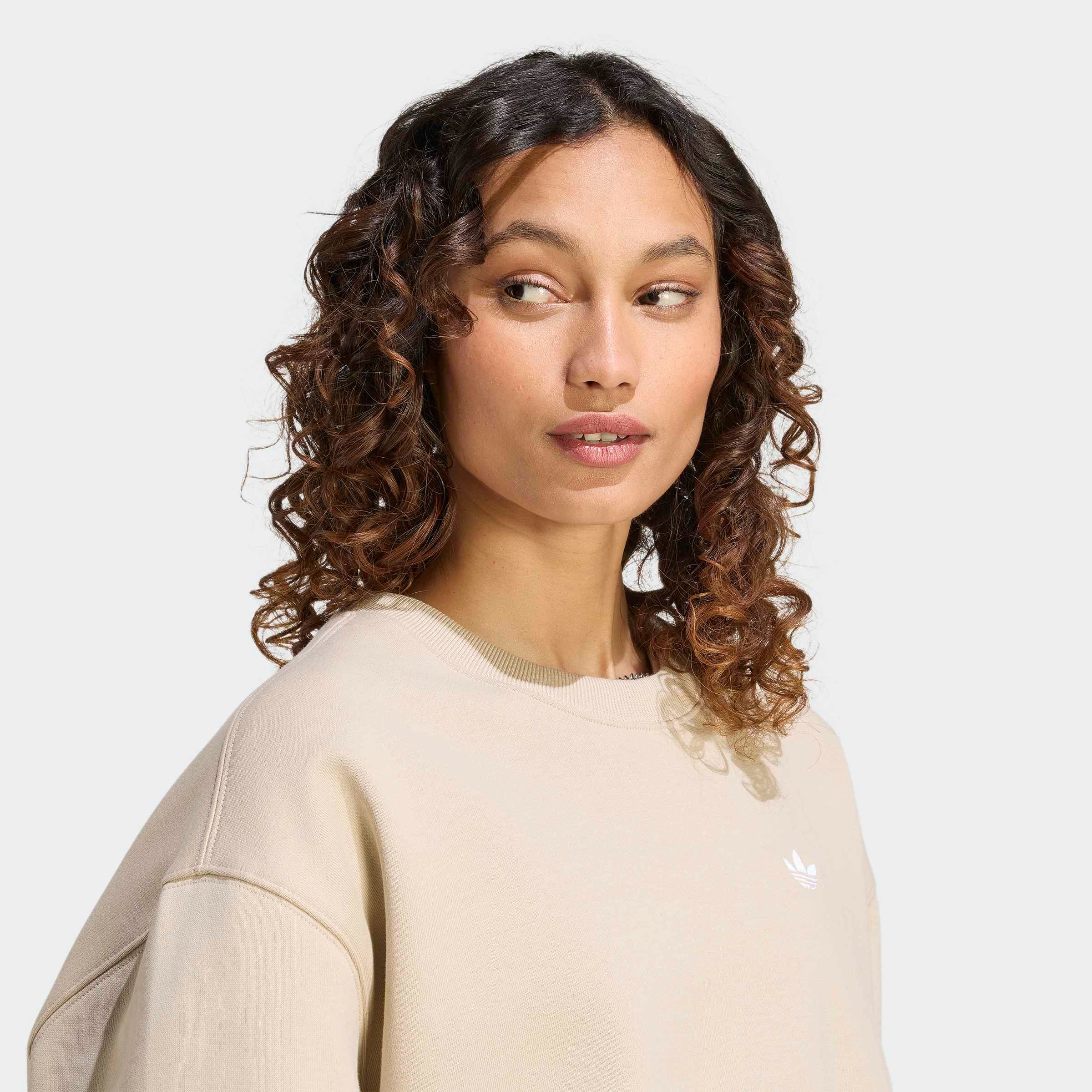 adidas Originals Sweatshirt »ESS FL CRW OS«, mit Rundhalsausschnitt, ohne Verschluss, in normaler Schnittform
