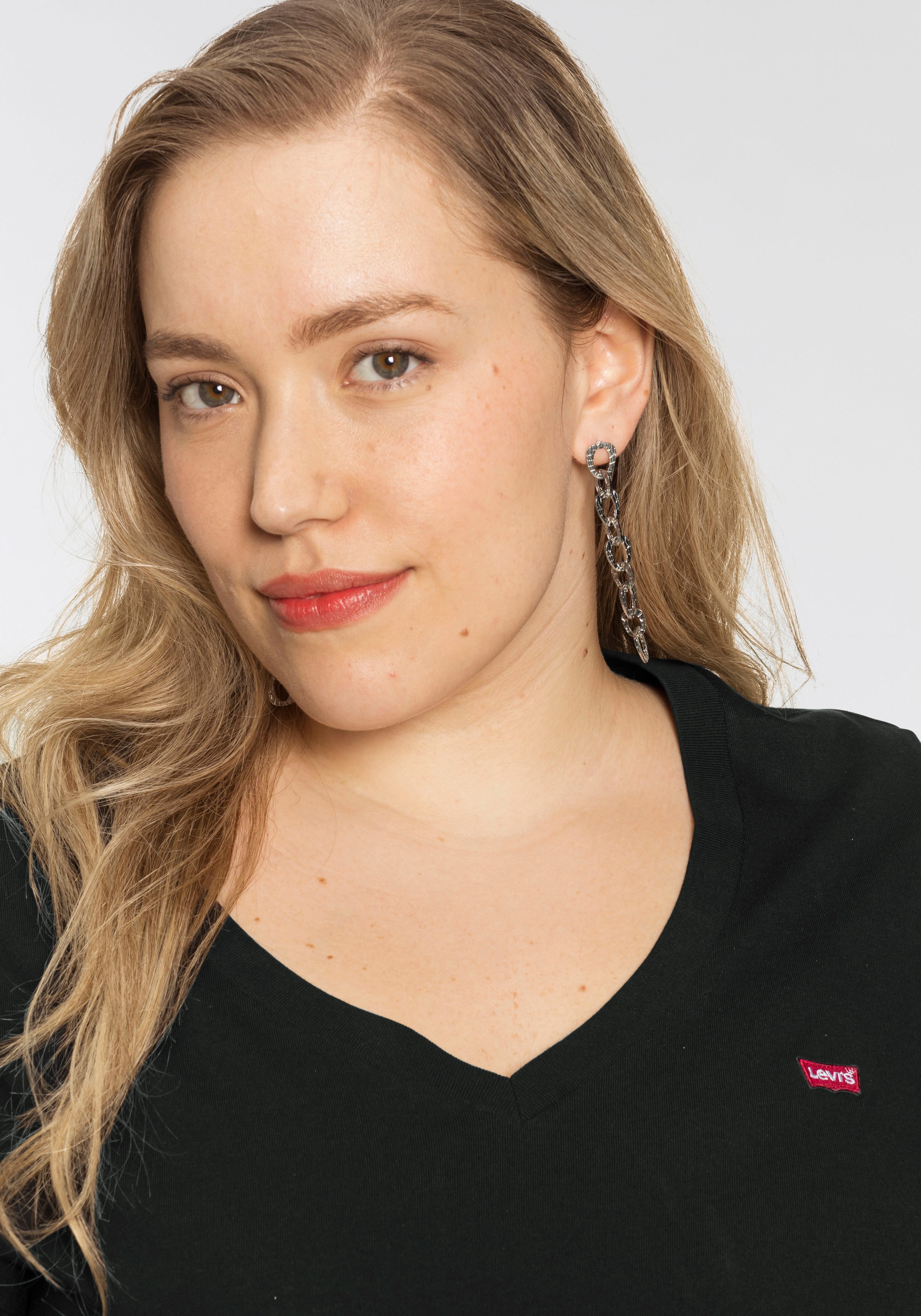 V-Shirt LEVI'S PLUS "V NECK TEE", Damen, Gr. XXXL (54/56), schwarz, Jersey, Obermaterial: 100% Baumwolle, figurumspielend hüftlang, V-Ausschnitt, Shirts, Figurumspielende Passform, Topseller 3