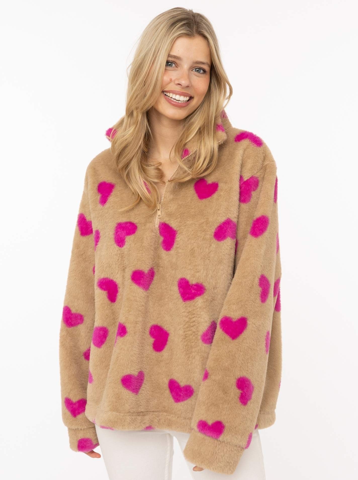 Zwillingsherz Troyer ""Herzi"" allover Herzmuster, Fake Fur Optik, Stehkragen mit Reißverschluss