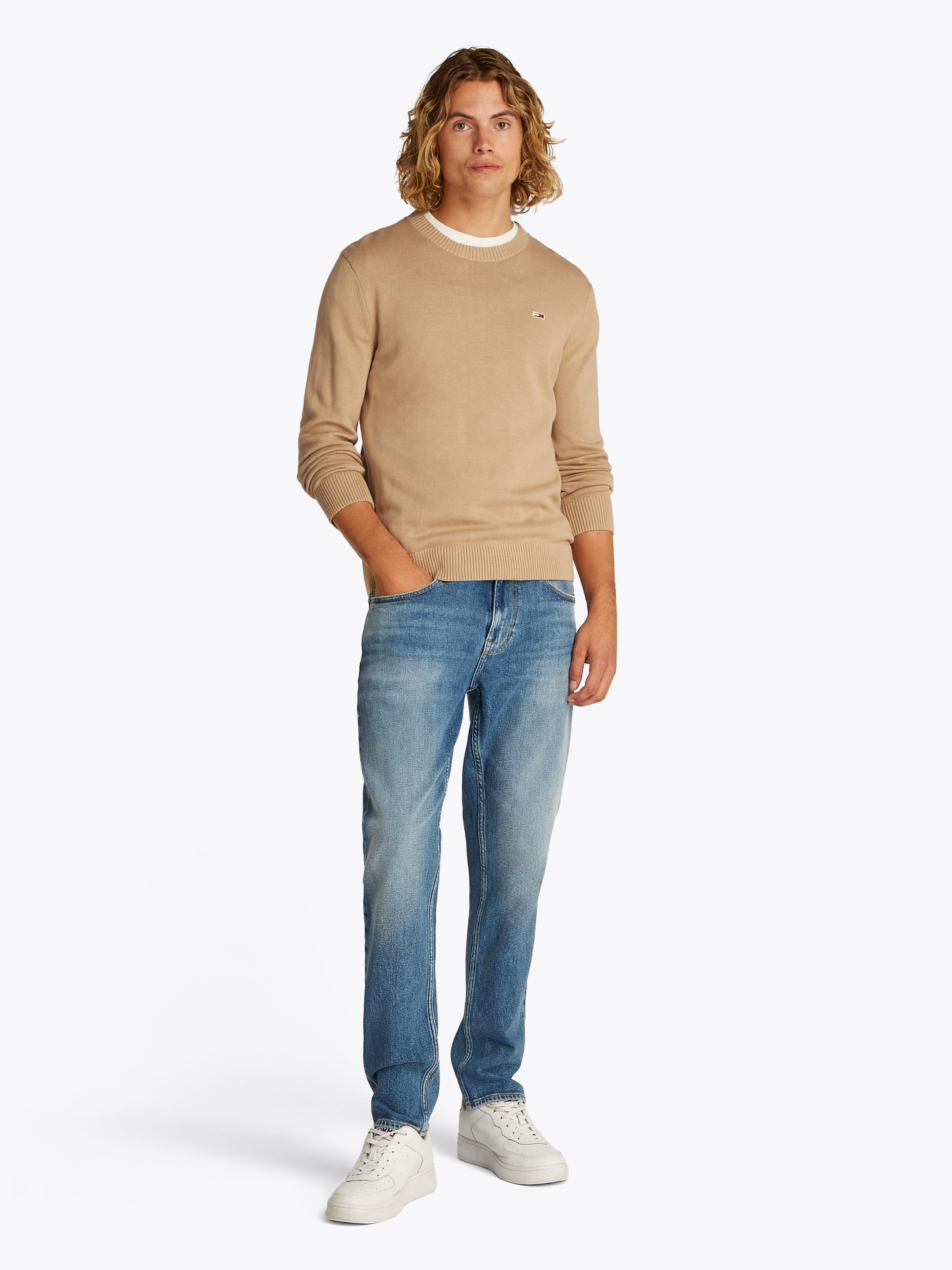 Tommy Jeans Rundhalspullover »TJM SLIM ESSENTIAL LIGHT SWEATER«, mit Flag-Patch