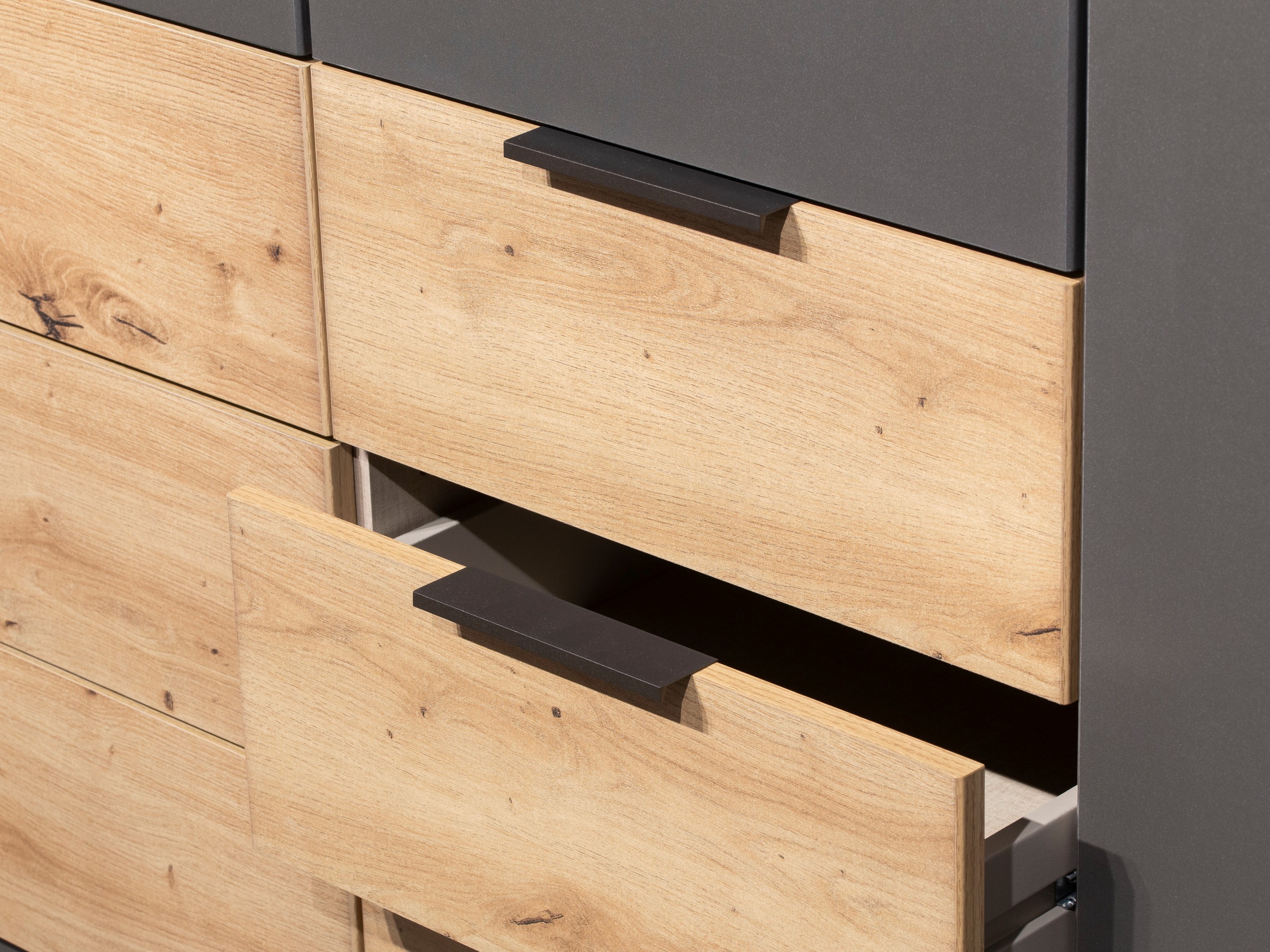 rauch Drehtürenschrank »Kleiderschrank Schrank Garderobe Schlafzimmerschrank DAVOA«, mit farblich abgesetzten Schubkästen in Eiche Artisan MADE IN GERMANY