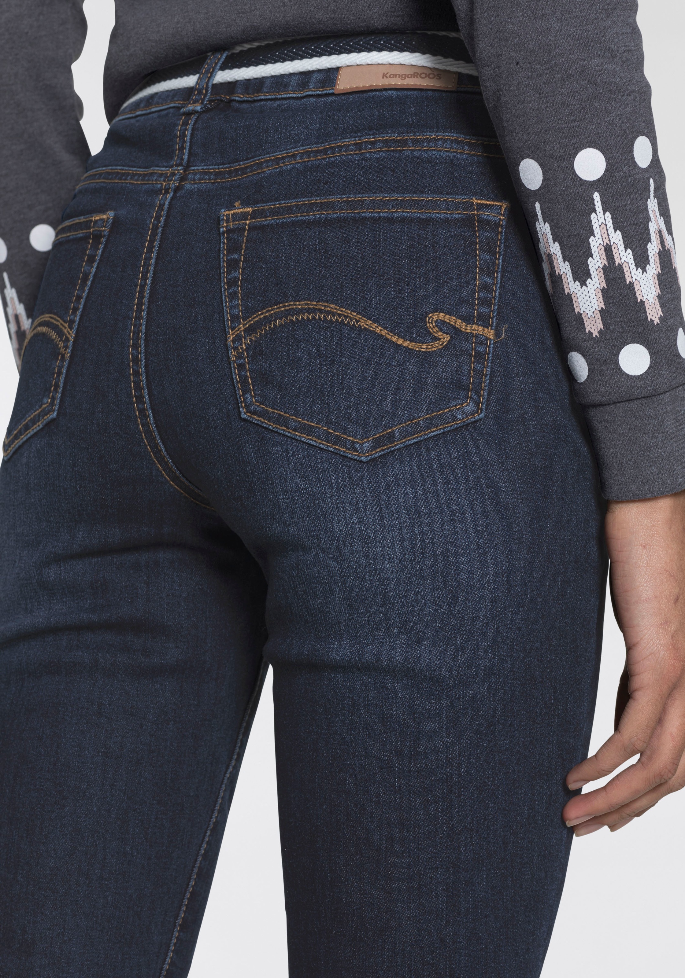 Thumbnail - KangaROOS Caprijeans "CAPRI-JEANS mit Gürtel", (Set, mit abnehmbarem Gürtel), Skinny Fit, mit Schlitz, normale Leibhöhe