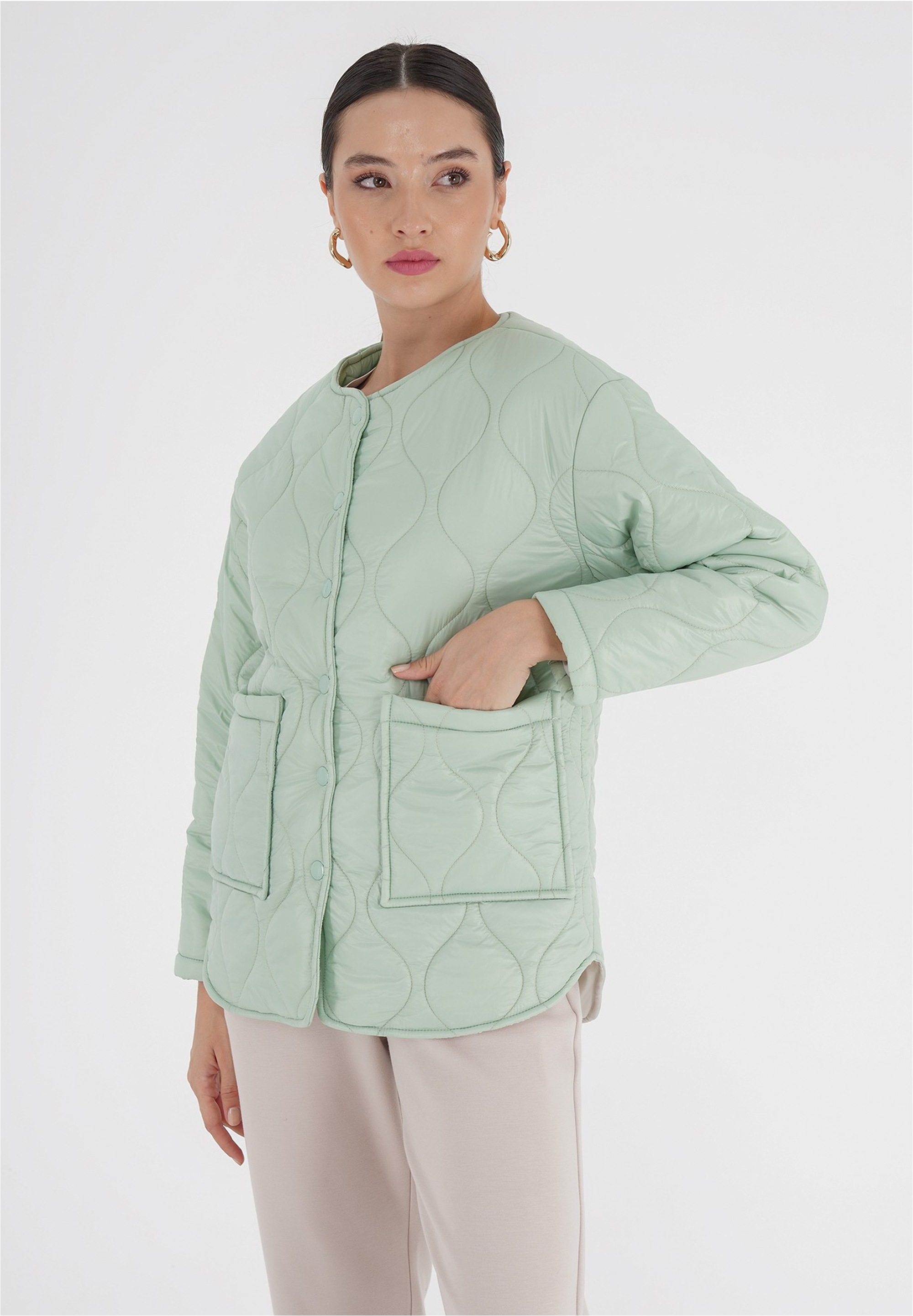 freshlions Steppjacke »Amara«, mit praktischen Druckknöpfen