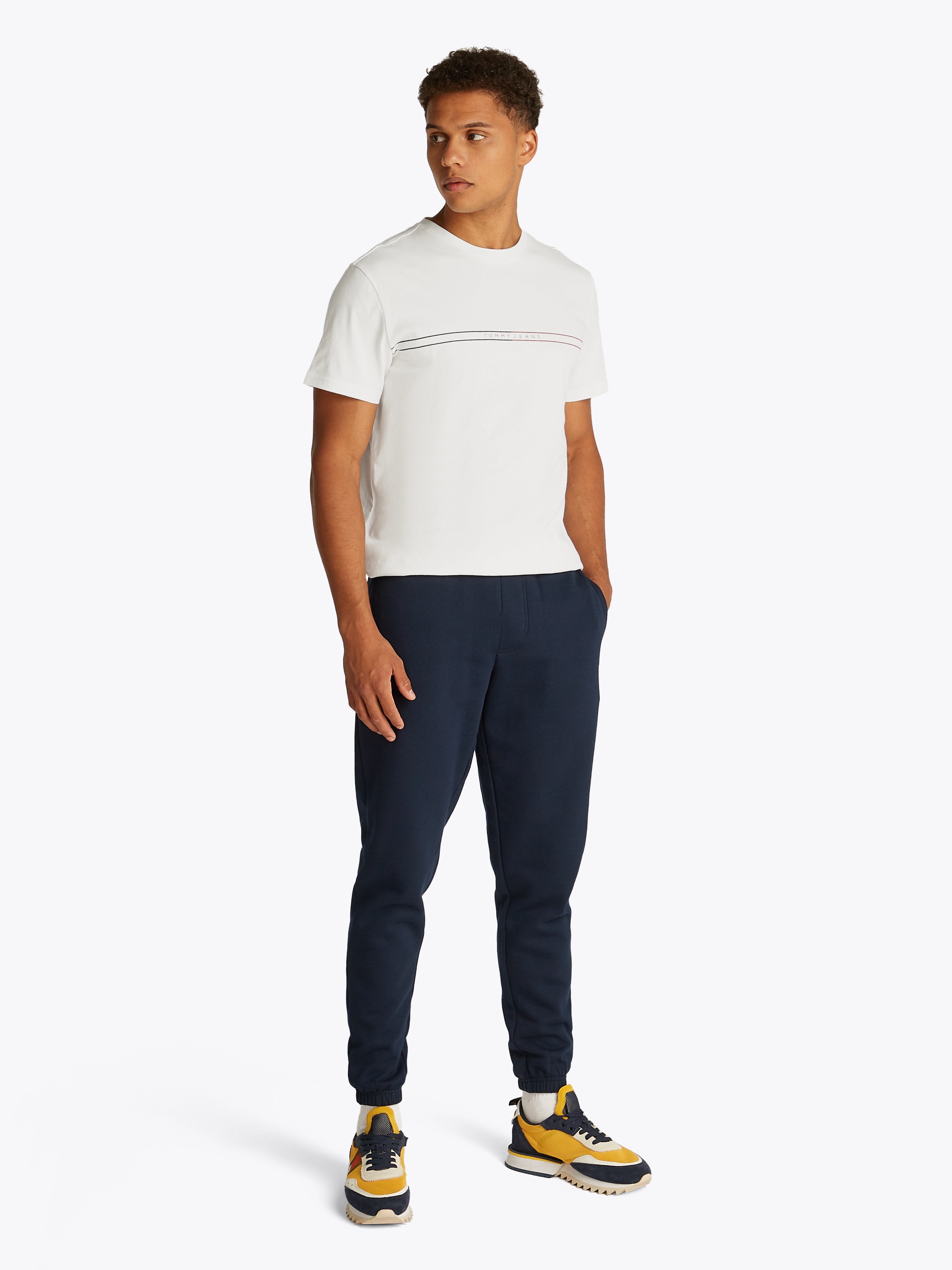 Thumbnail - Tommy Jeans "TJM SLIM ENTRY GRAPHIC TEE EXT" Mit Rundhalsausschnitt