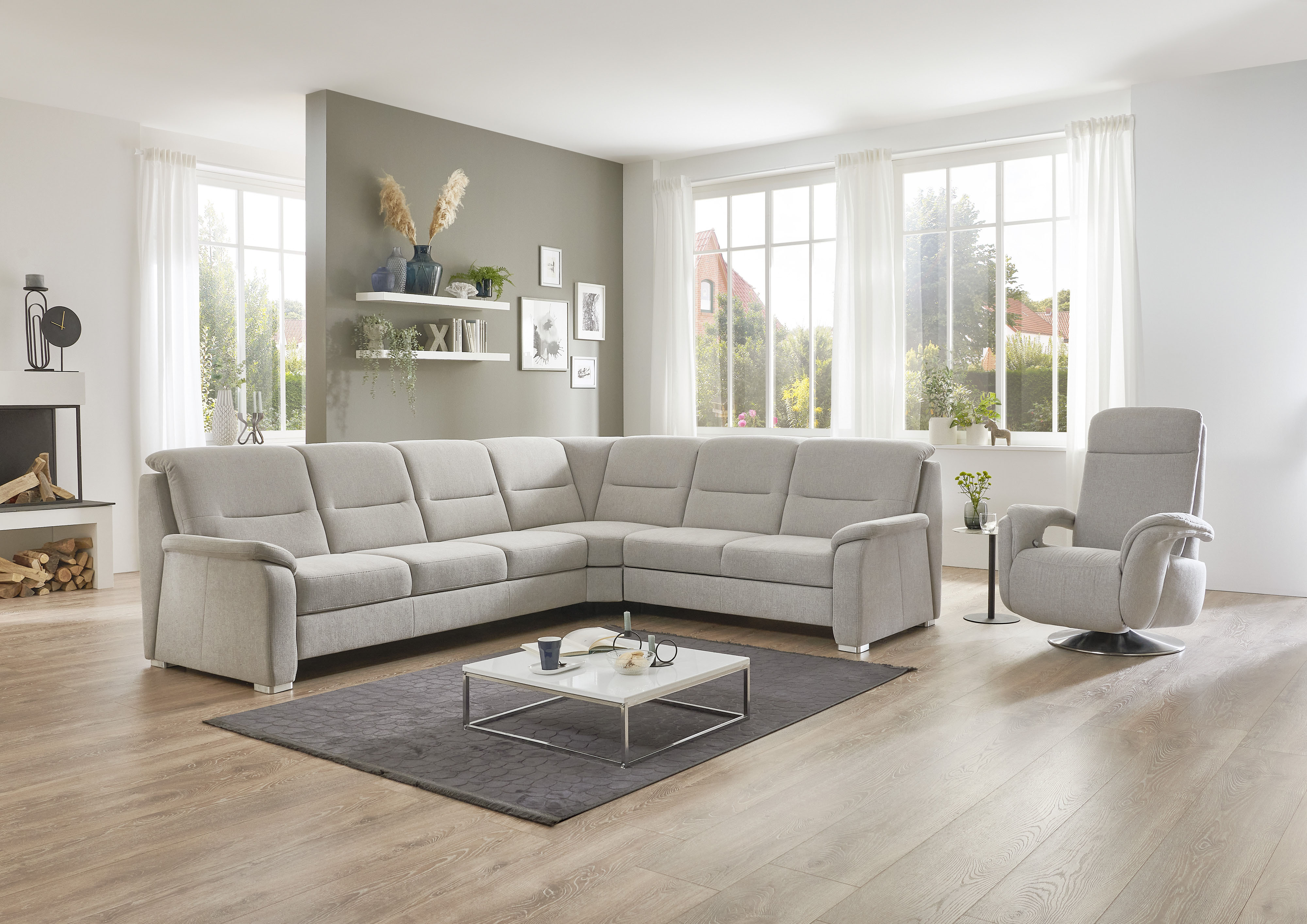 Die PlanBar Ecksofa "PP-HS10002" wahlweise mit Kopfteilverstellung, Schlaffunktion und Stauraum