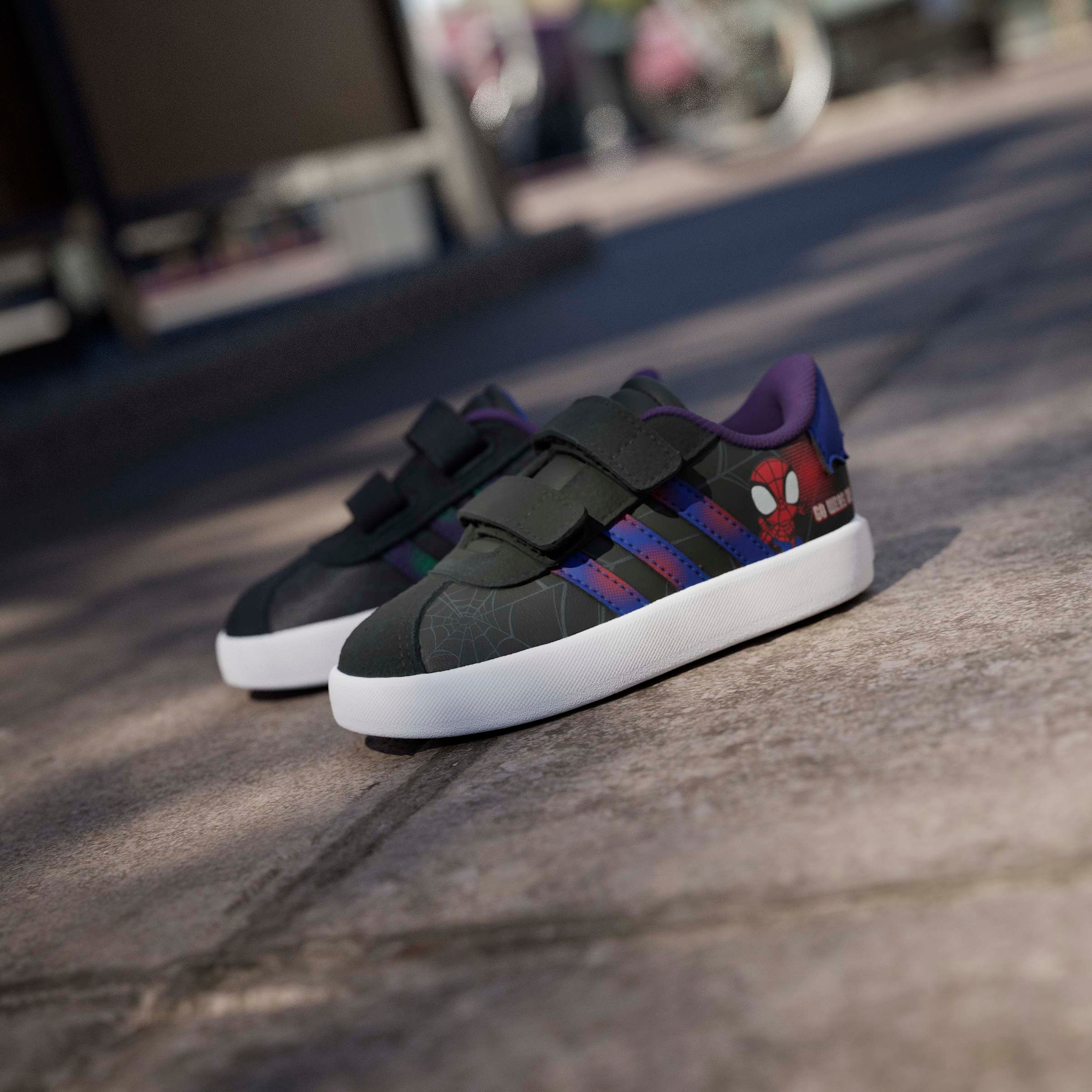 adidas Sportswear Sneaker »ADIDAS MARVEL SPIDER-MAN VL COURT 3.0 KIDS«  Design auf den Spuren des adidas Samba, für Kinder