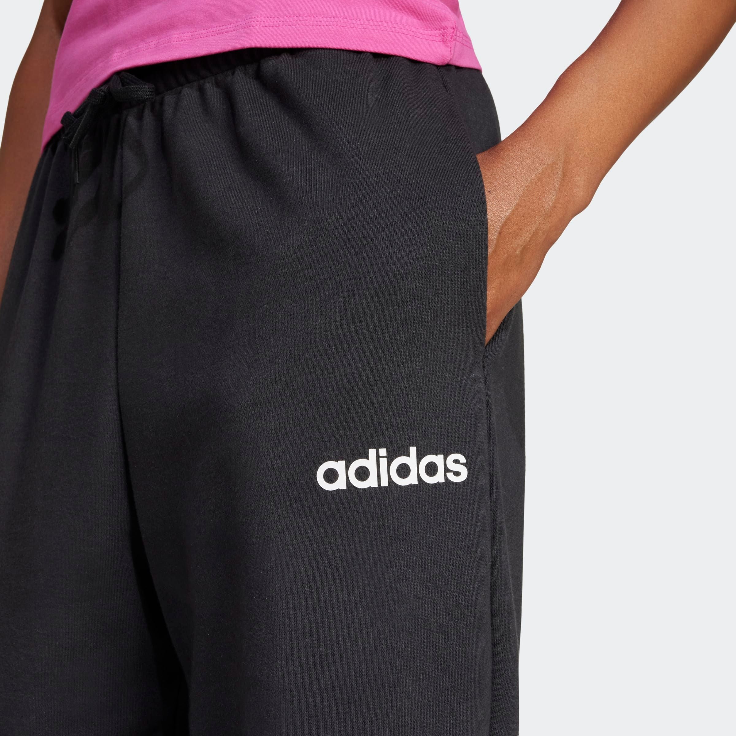adidas Sportswear Sporthose »W LIN FT CF PT«, (1 tlg.), Locker geschnitten, hoher Bund, aus weichem French Terry