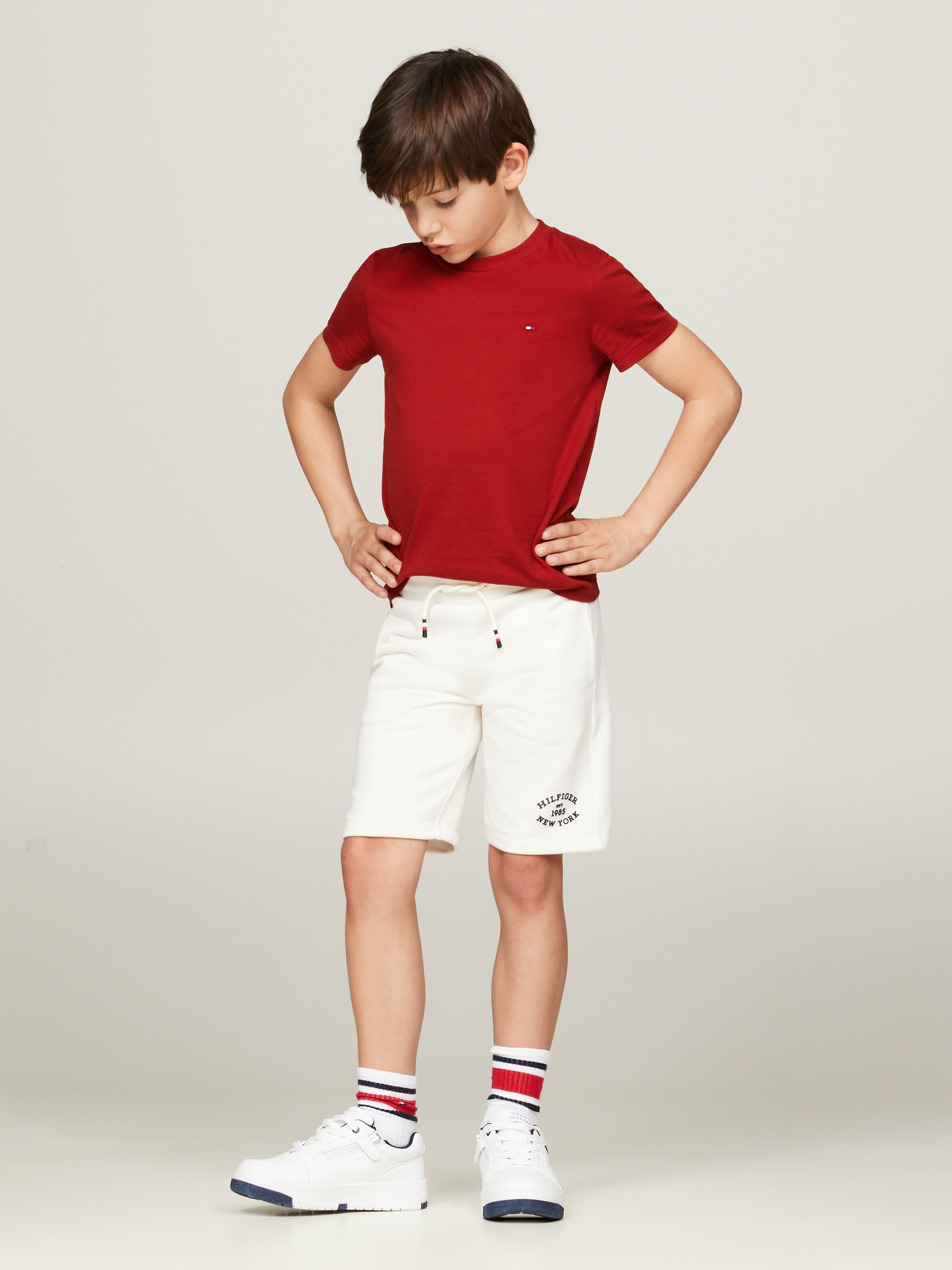 Tommy Hilfiger Kurzarmshirt »ESSENTIAL COTTON TEE S/S«, Kinder bis 16 Jahre mit Logostickerei