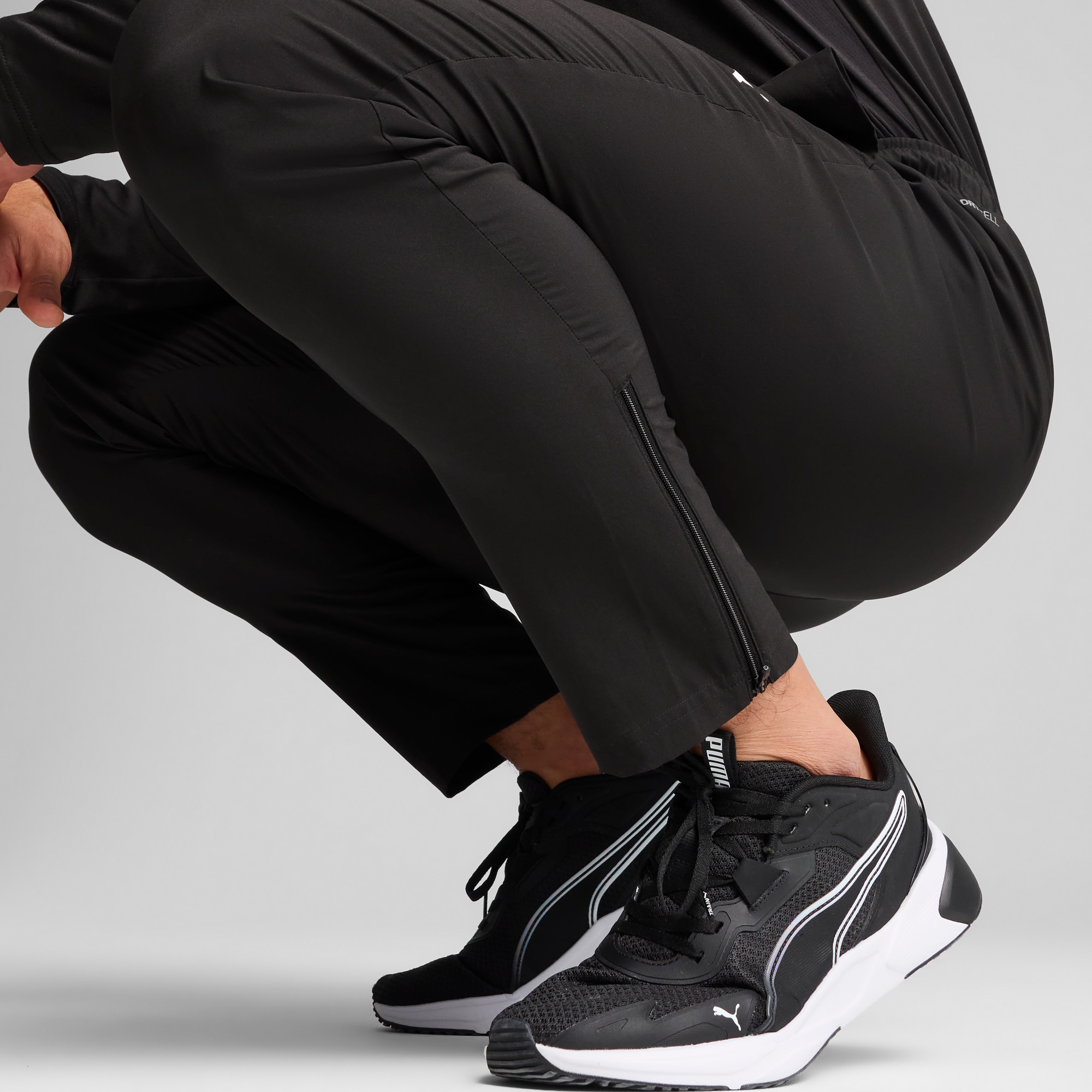 PUMA Trainingshose »M TAD ESSENTIALS WOVEN TAPERED PANT«