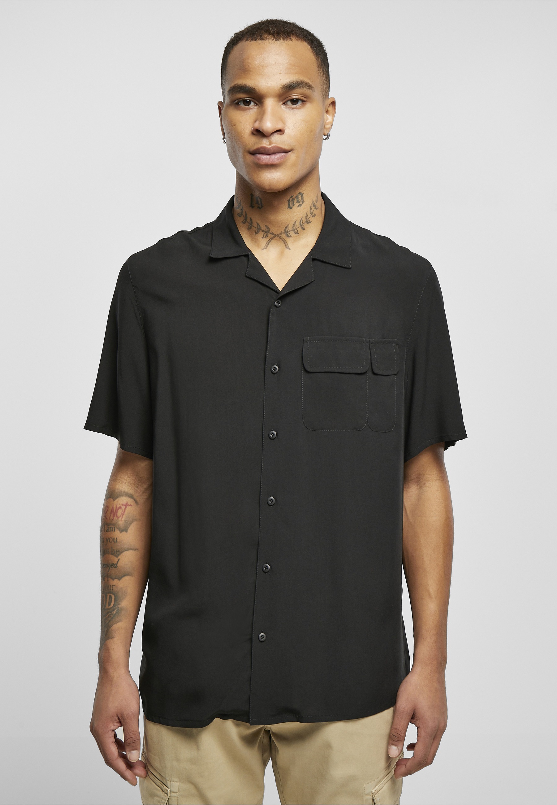URBAN CLASSICS Kurzarmhemd »Urban Classics Herren Viscose Camp Shirt« 1 Stk.