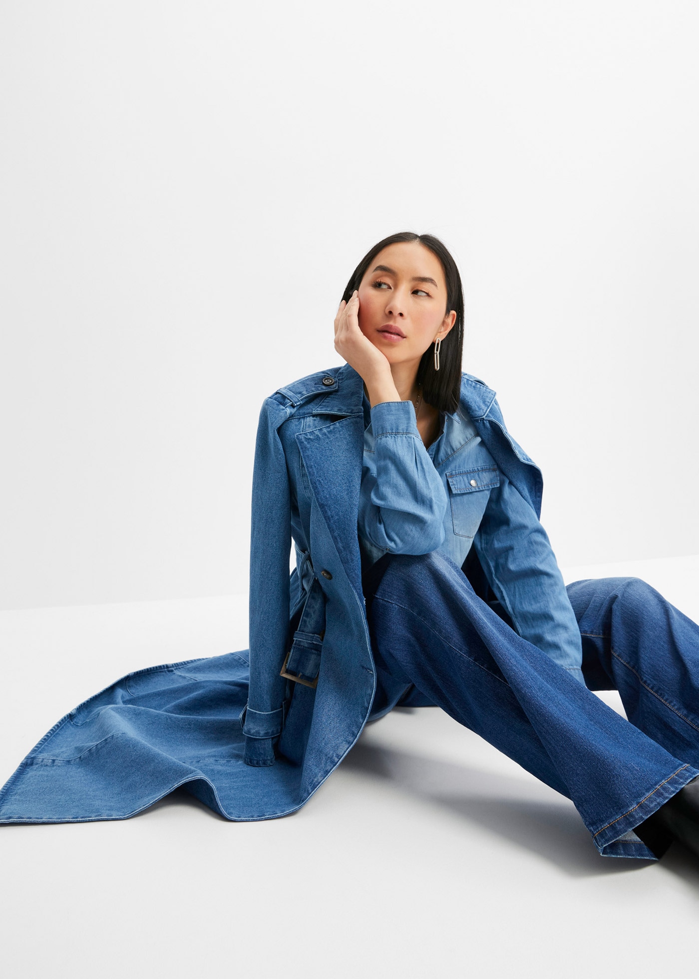 bonprix Jeansbluse »Jeansbluse mit Druckknöpfen, Langarm« mit Druckknöpfen und zwei Brusttaschen, schmal geschnitten