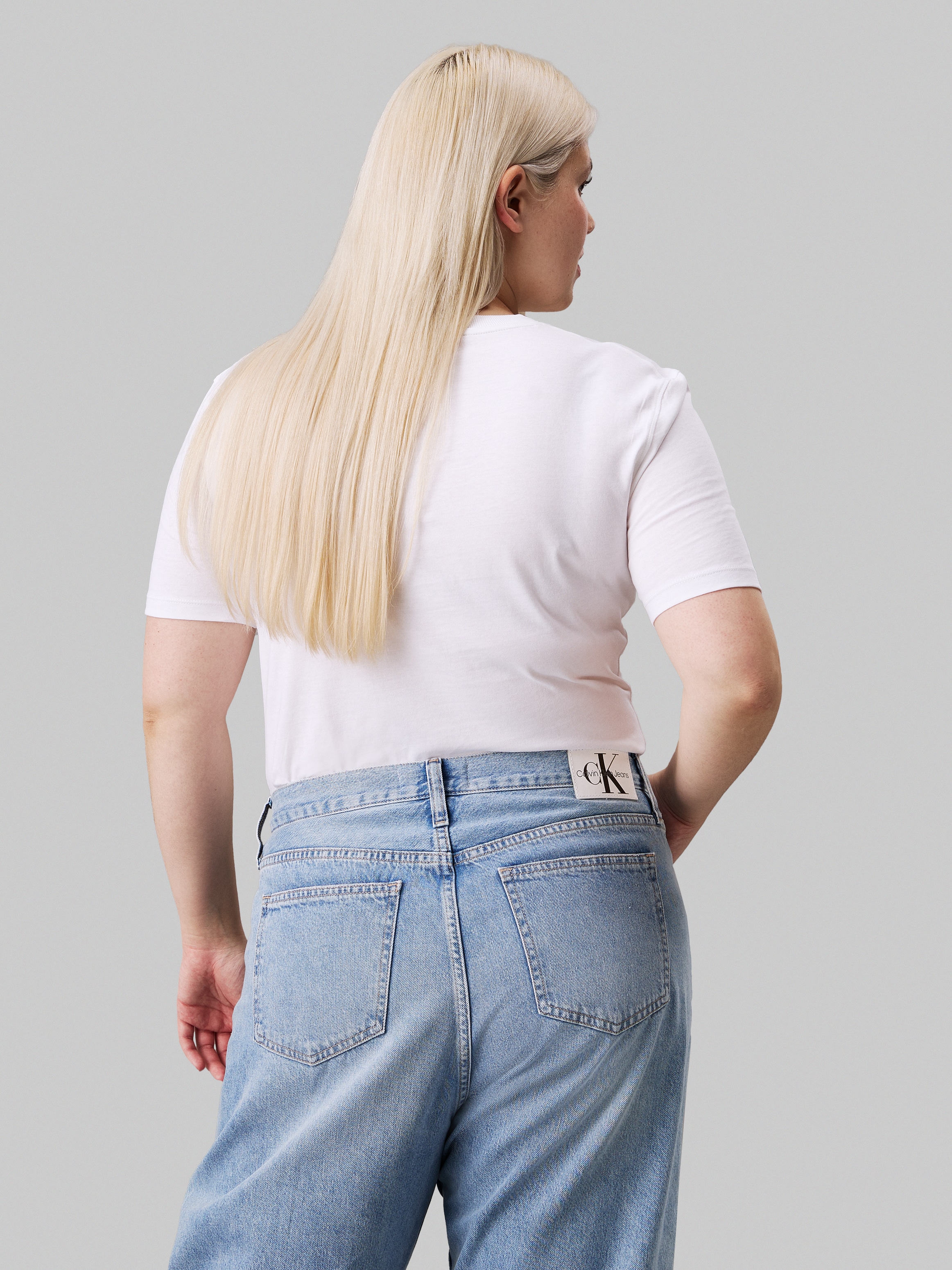 Calvin Klein Jeans Plus T-Shirt »PLUS CK EMBRO BADGE REGULAR TEE«, in Großen Größen und Markenlabel