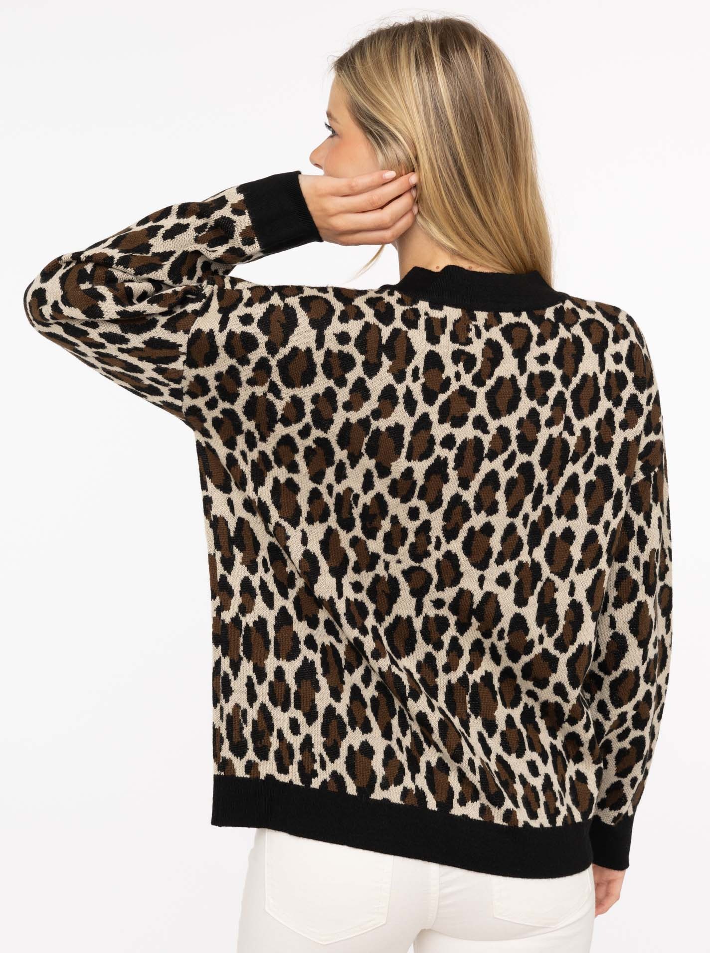 Thumbnail - Zwillingsherz Strickjacke ""Herz"" mit Knöpfen, Leomuster und Herzpatch