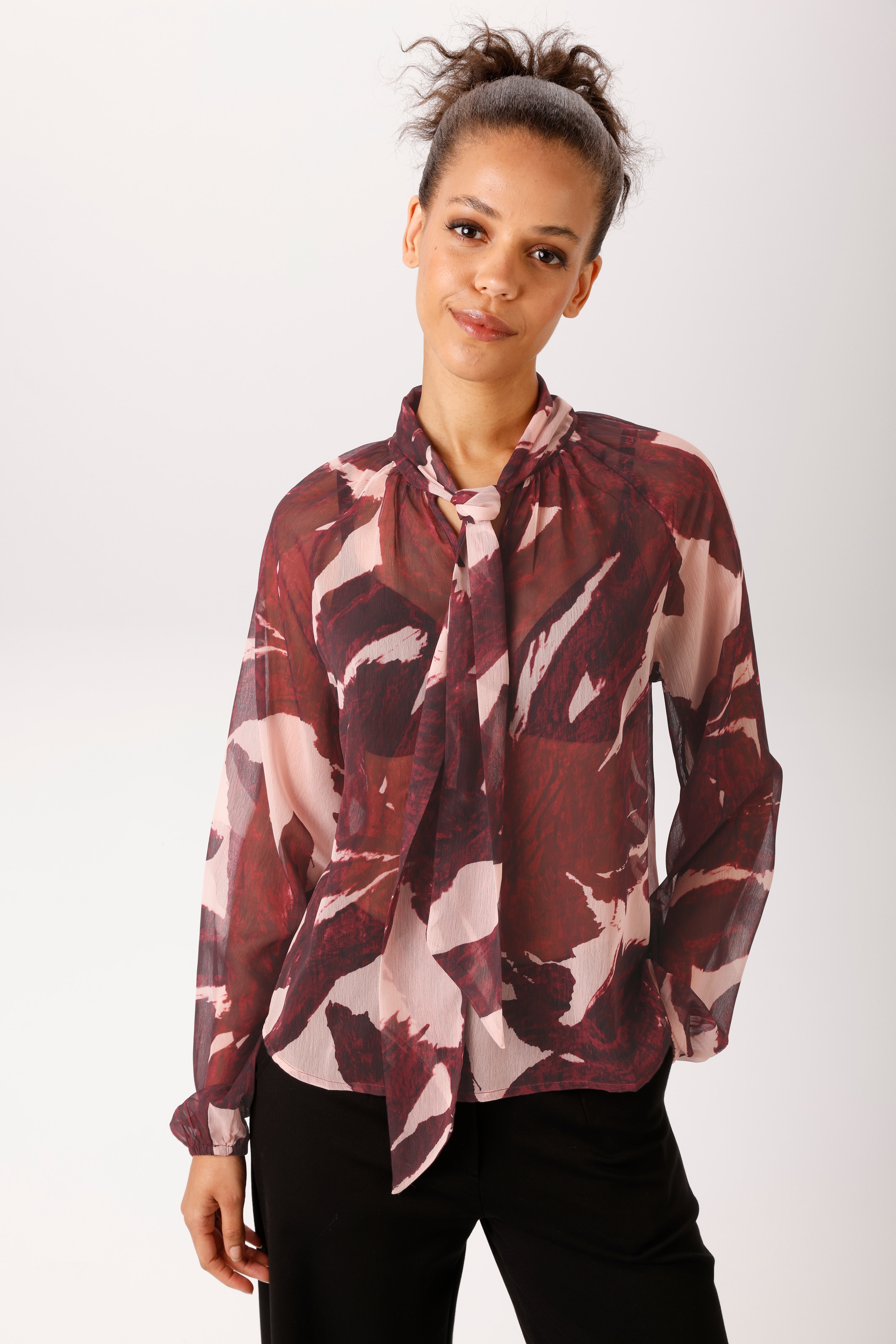 Aniston CASUAL Schlupfbluse mit trendfarbenem, grafischen Muster - NEUE KOLLEKTION
