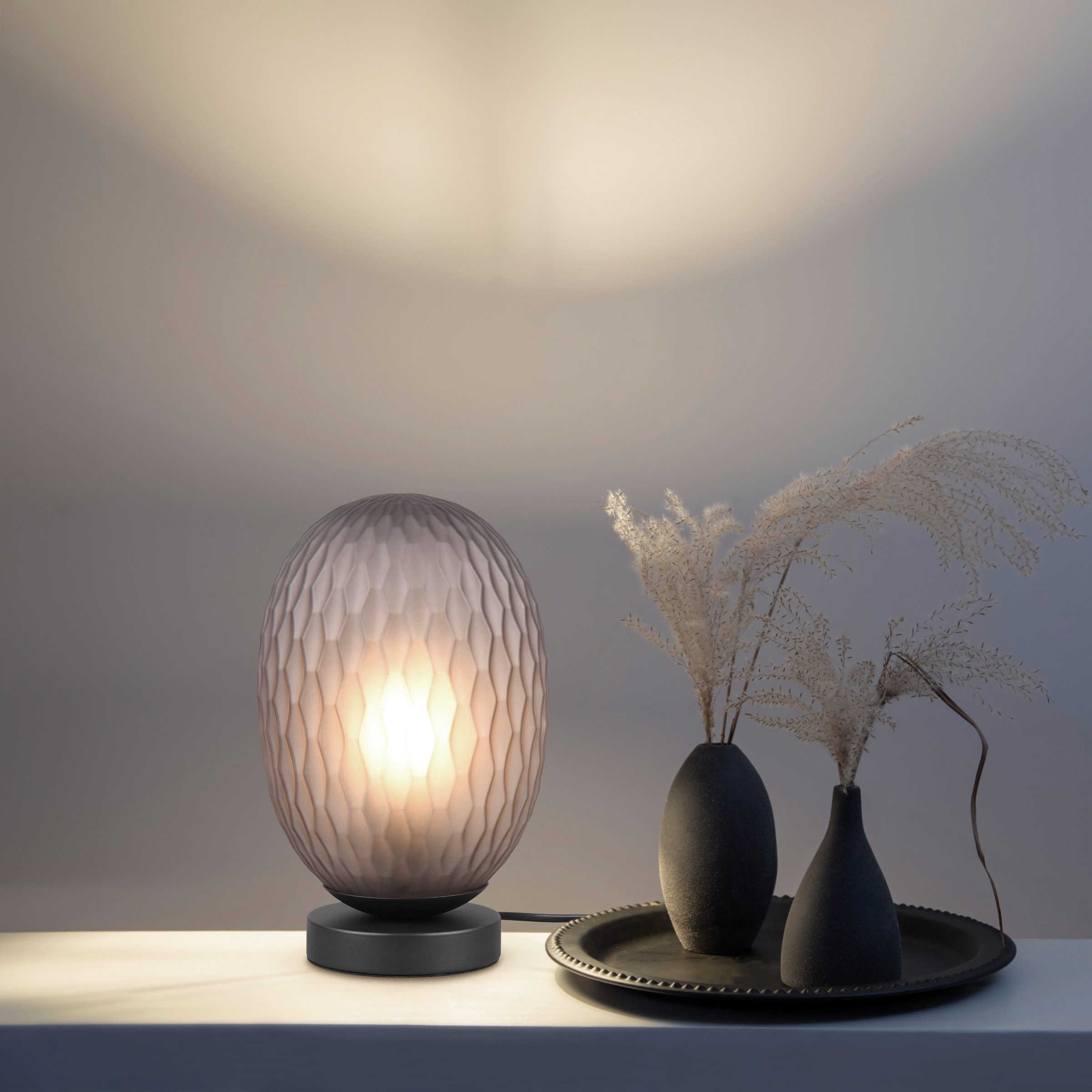 TRIO Leuchten Tischleuchte »FACETTE, Nachttischlampe mit Glas-Schirm Ø 18cm, Schnurschalter« E27 1 Stk. warmweiß - kaltweiß exkl. Leuchtmittel 1x E27 max 25W, Höhe 29cm, Tischlampe Schlafzimmer