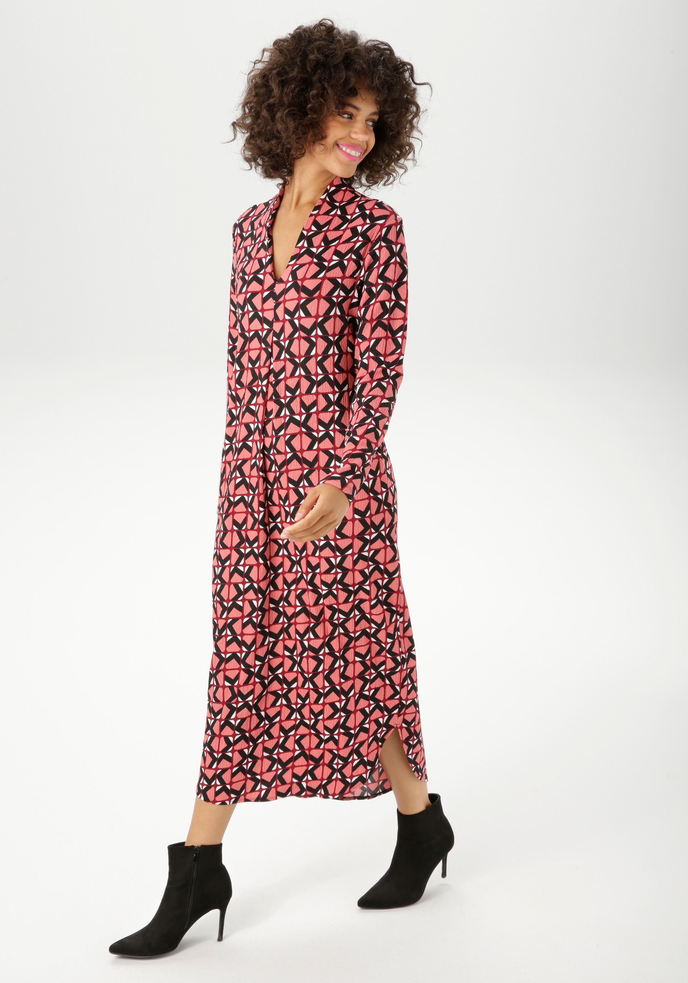 Aniston CASUAL Midikleid, mit grafischem Retro-Muster - jedes Teil ein Unik günstig online kaufen