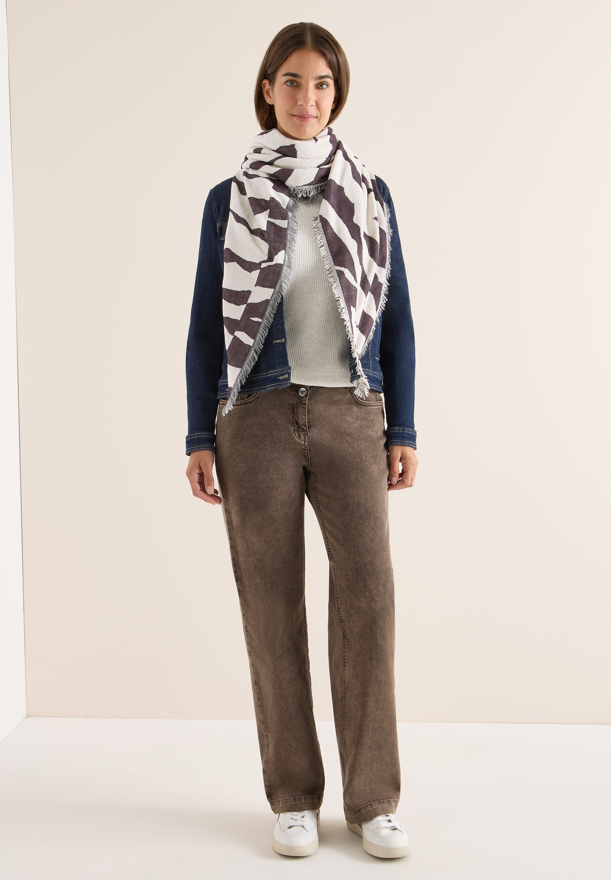 Cecil Halstuch, softer Materialmix