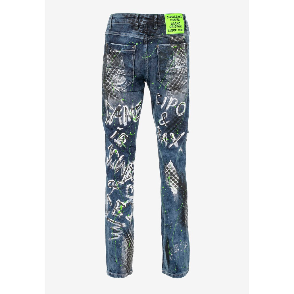 Cipo & Baxx Bequeme Jeans, mit Farbspritzern und Nieten
