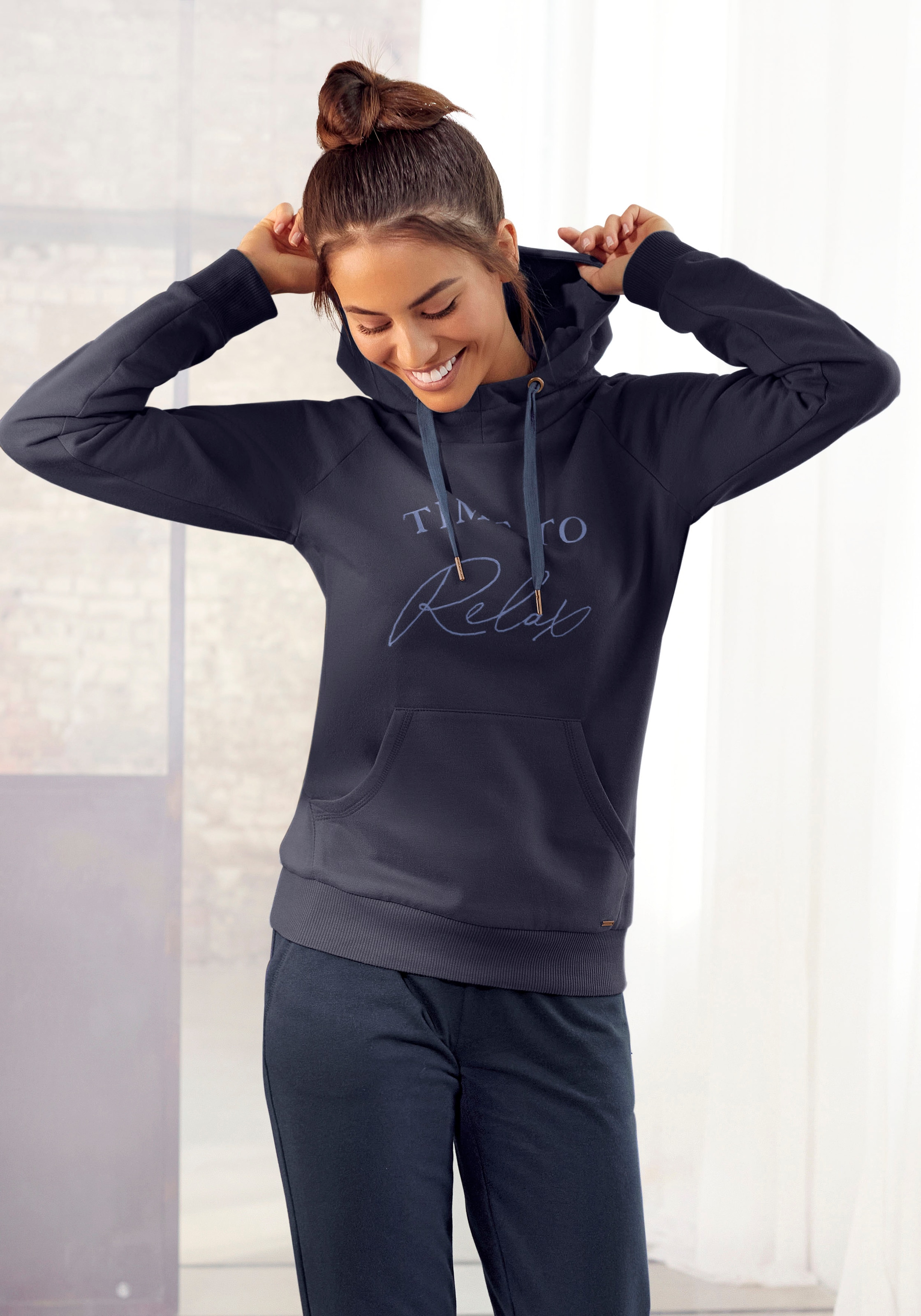 LASCANA Kapuzensweatshirt, mit Frontschriftzug, Loungewear günstig online kaufen