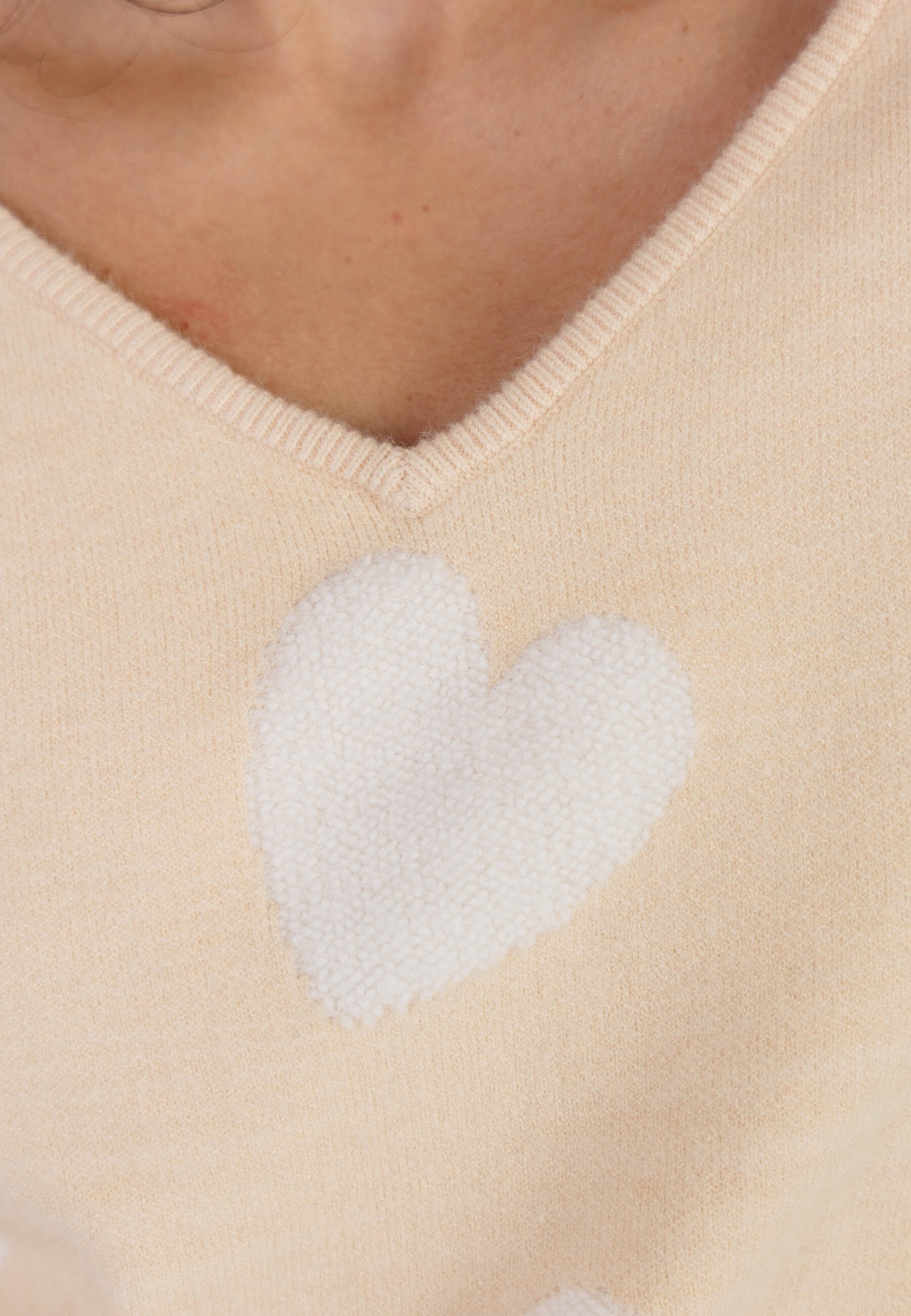 Kleinigkeit V-Ausschnitt-Pullover »Kleinigkeit Lovely Wollma« 1