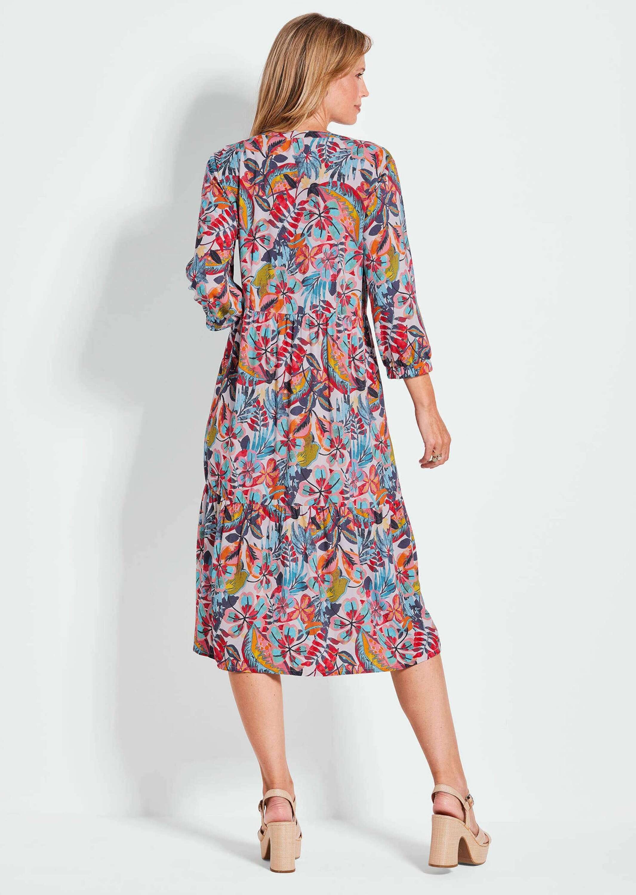 GOLDNER Sommerkleid »Kurzgröße Midikleid mit Allover-Print und V-Ausschnitt«