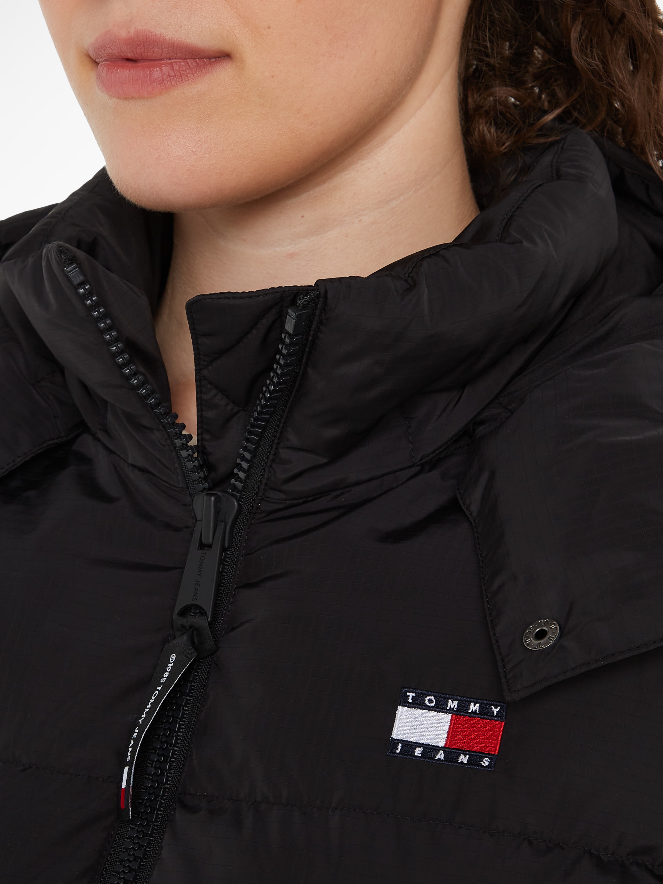 Tommy Jeans Steppjacke »TJW ALASKA PUFFER EXT«, mit Kapuze, mit Logostickereien