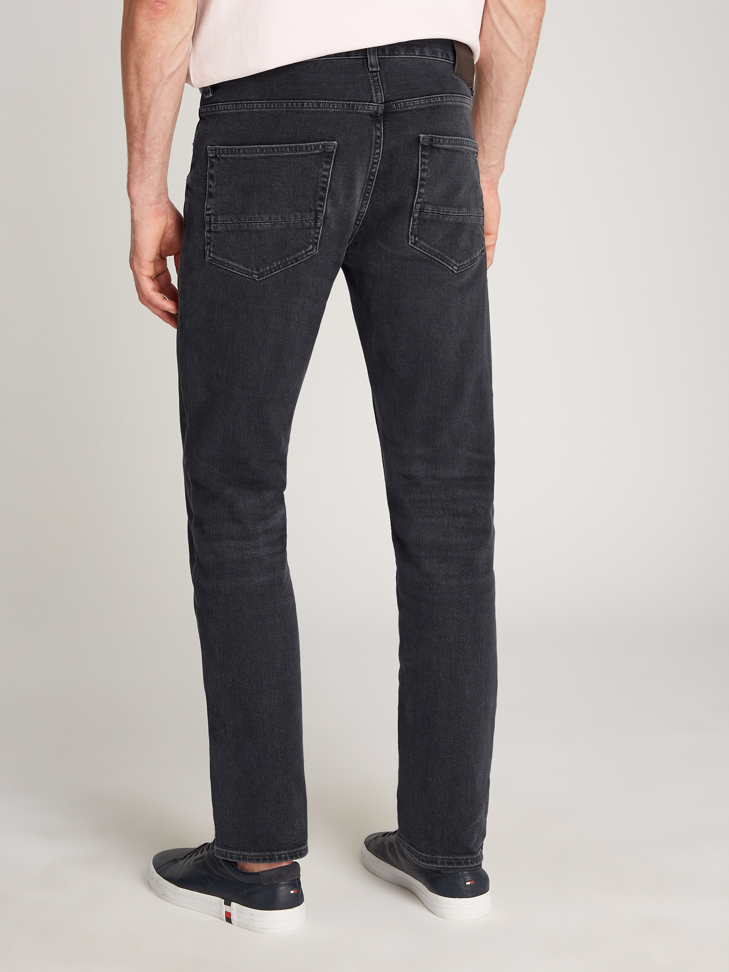 Tommy Hilfiger Straight-Jeans »STRAIGHT DENTON STR CLARK BLACK«, in schwarzer Waschung