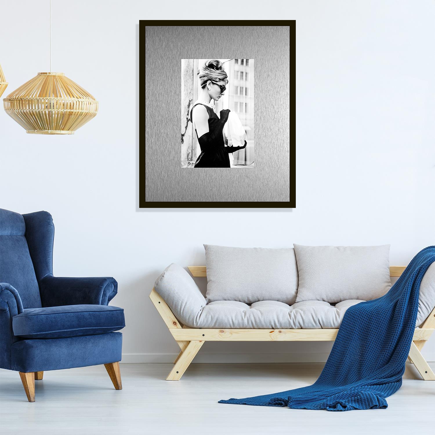 queence Bild »Trend Wandbild, Wandkunst, Kunstdruck "Audrey Hepburn"« Filmfiguren | Filmszene | Schwarz-Weiß 1 Stk. tlg. inkl. Passepartout aus hochwertigem Aluminium und schwarzem Rahmen