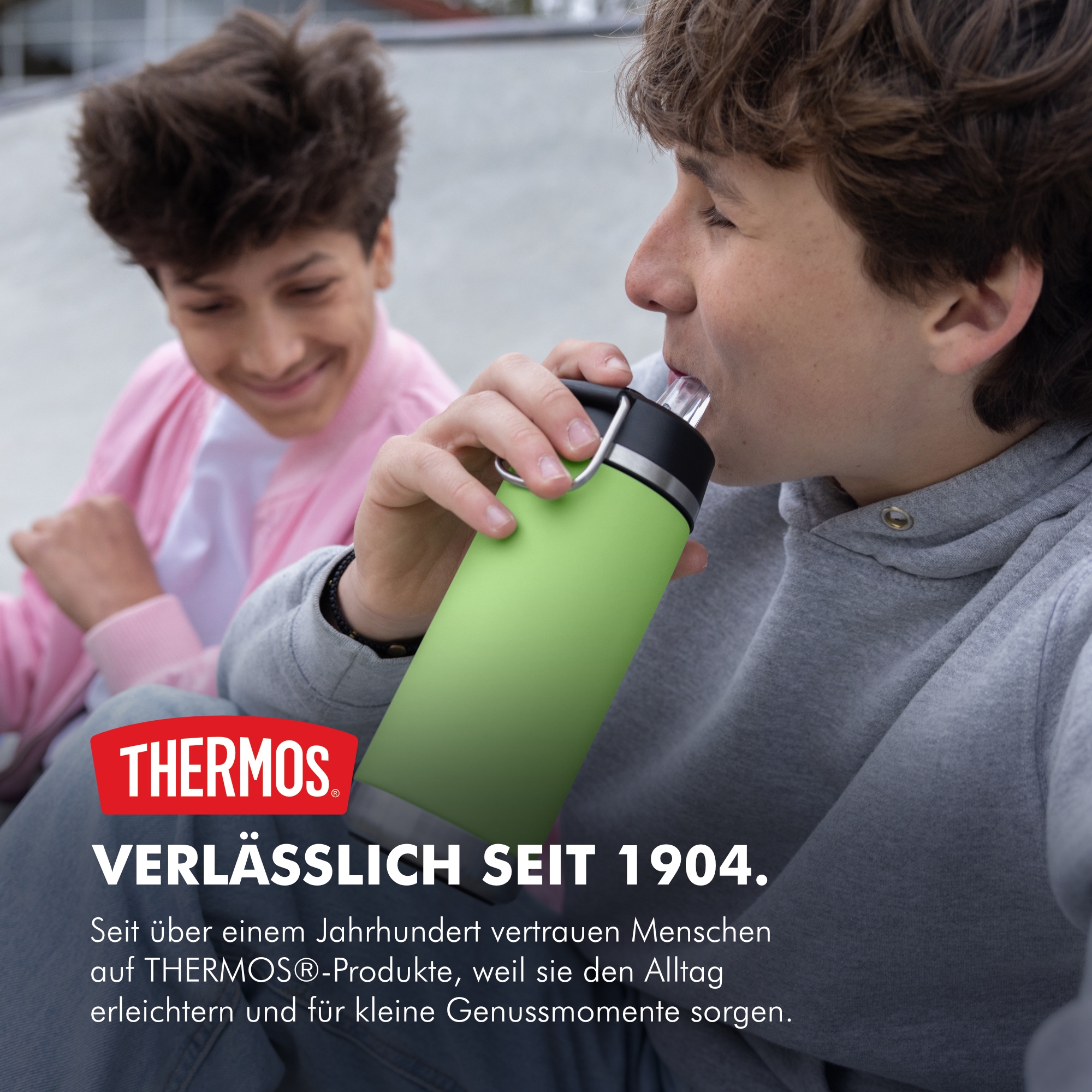 THERMOS Isolierflasche »ICON WATER BOTTLE, Edelstahlkörper, spülmaschinenfest« 0,53l, 12h kalt, schappsicher mit einklappbarem Flip-Strohalm