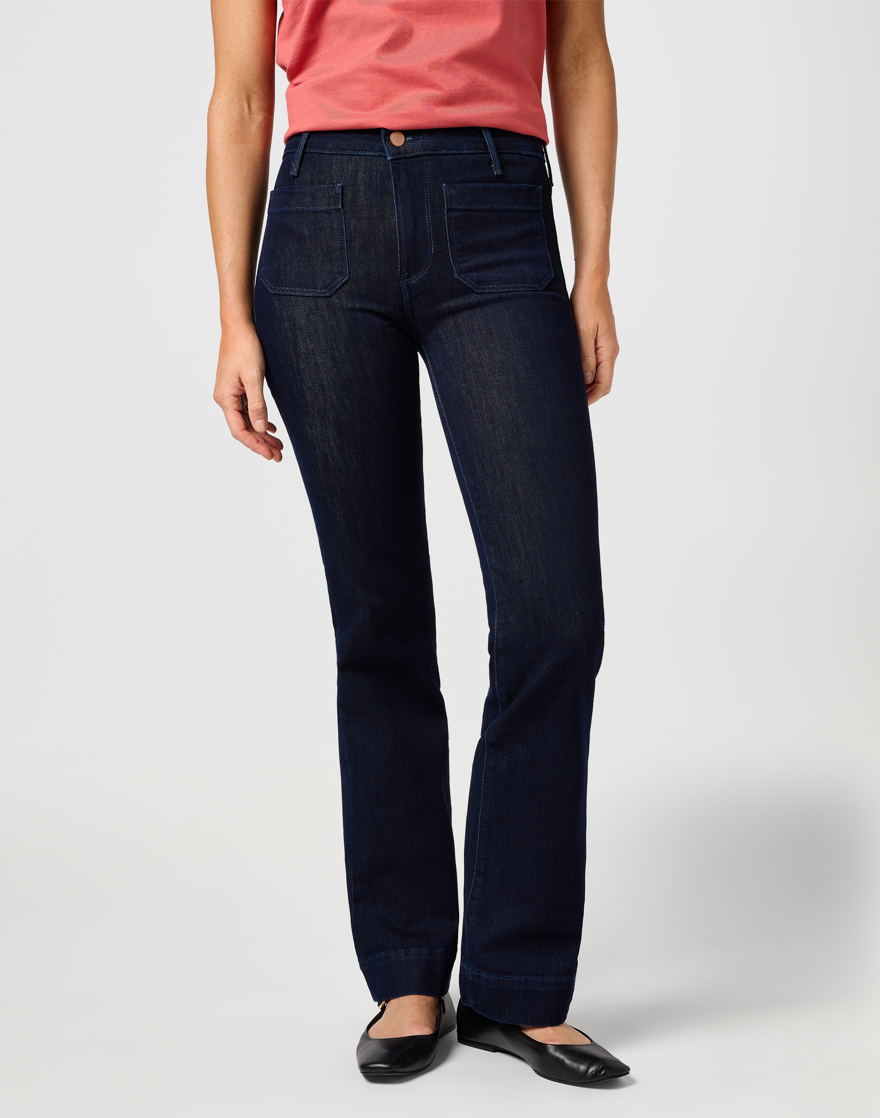 Wrangler "Flare" im Retro-Design mit ausgestelltem Bein