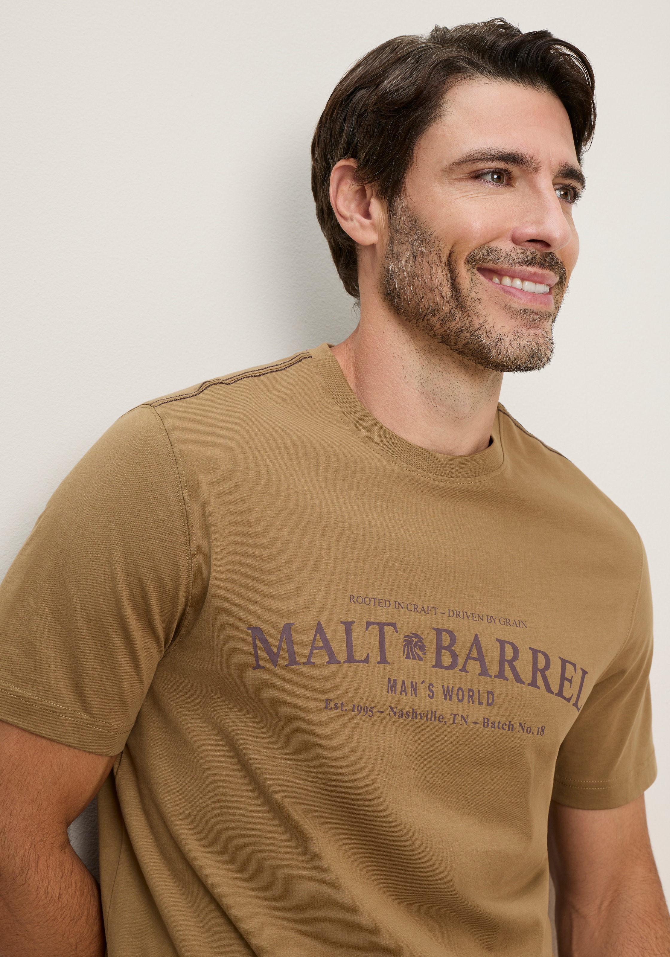 Mans World Rundhalsshirt normale Passform, Kurzarm, bedruckte Optik mit Print-Applikation