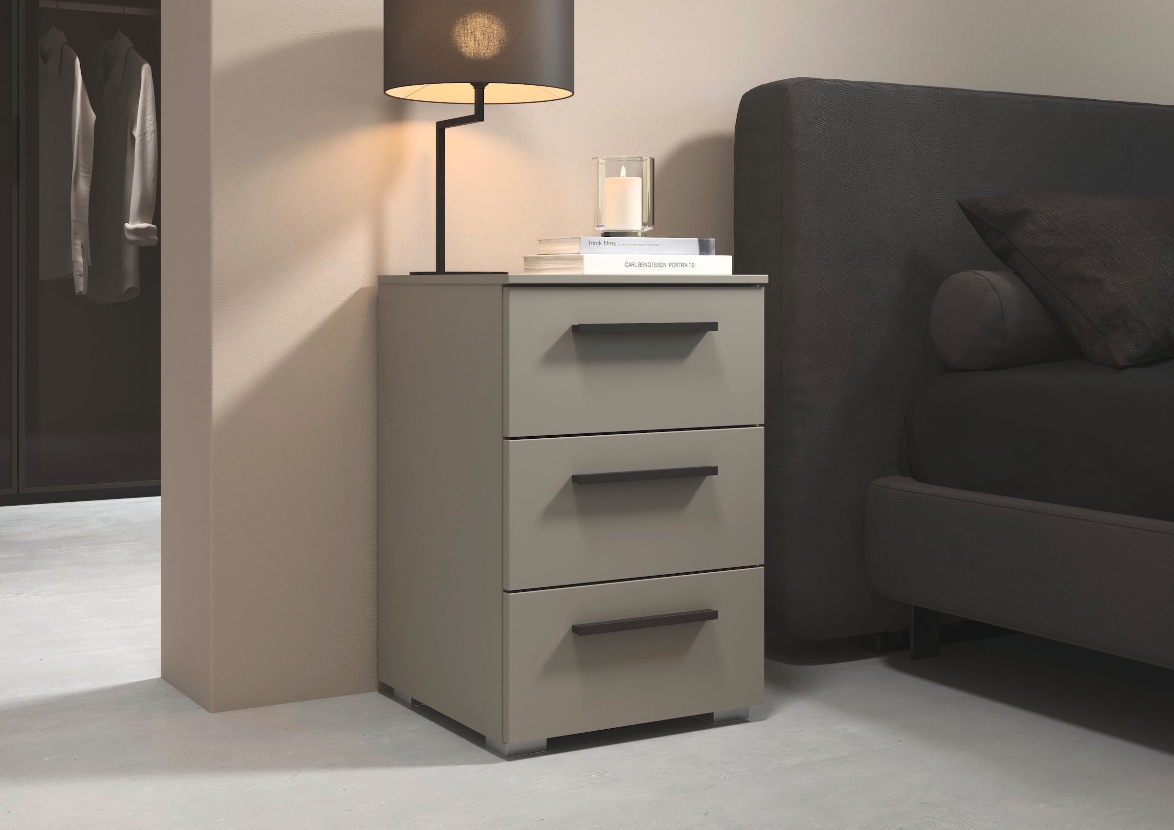 rauch Nachtkommode »Nachttisch Nachtkonsole MONTCLAR Frontauswahl Dekor/Hochglanz/Glas« Breite 40 cm / Höhe 61 cm, inkl. Soft-Close-Funktion,  mit 3 geräumigen Schubladen, viele Griffvarianten MADE IN GERMANY