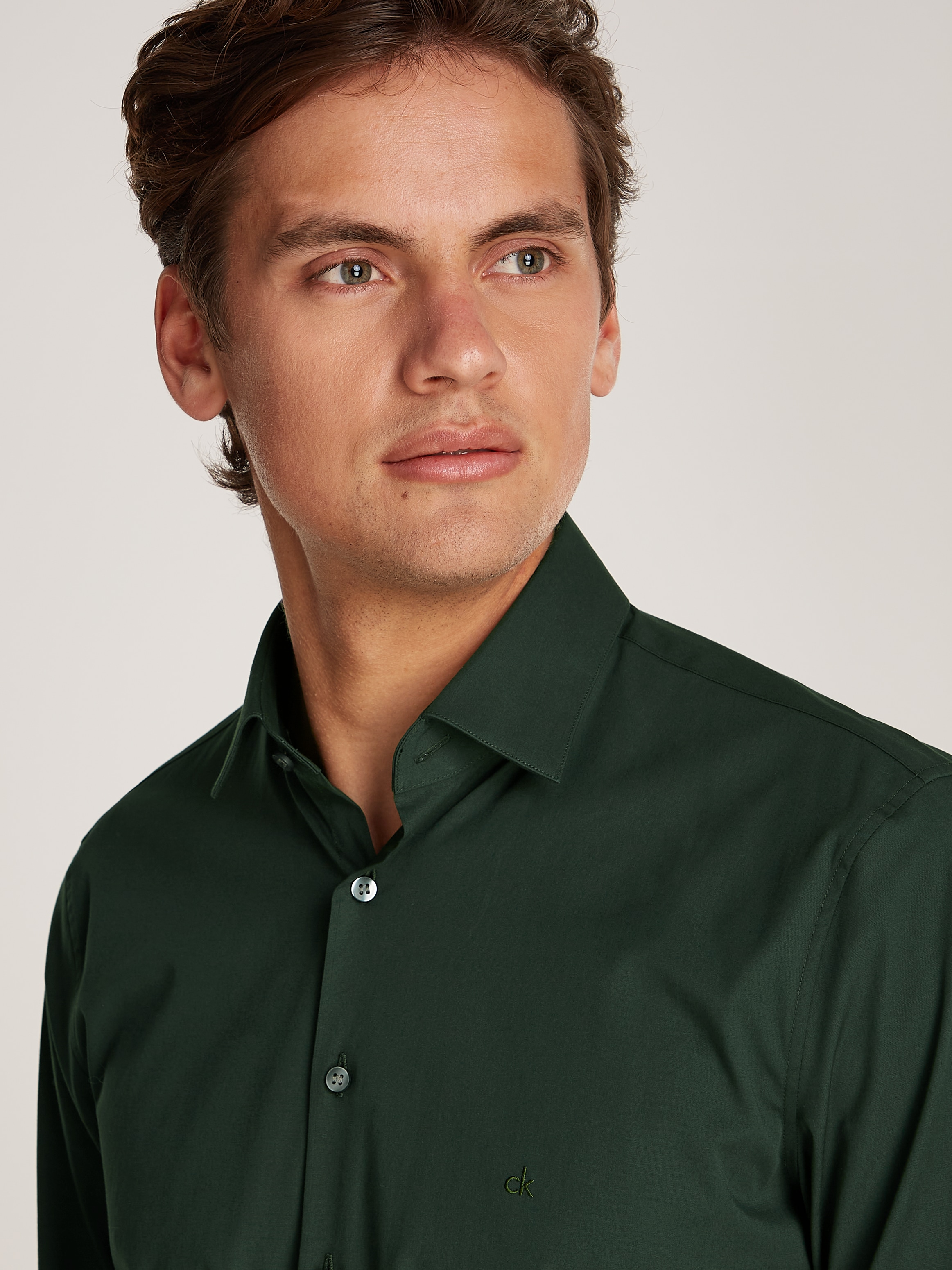 Calvin Klein Businesshemd "POPLIN STRETCH SLIM SHIRT", mit Kentkragen, Logoprint auf Brusthöhe