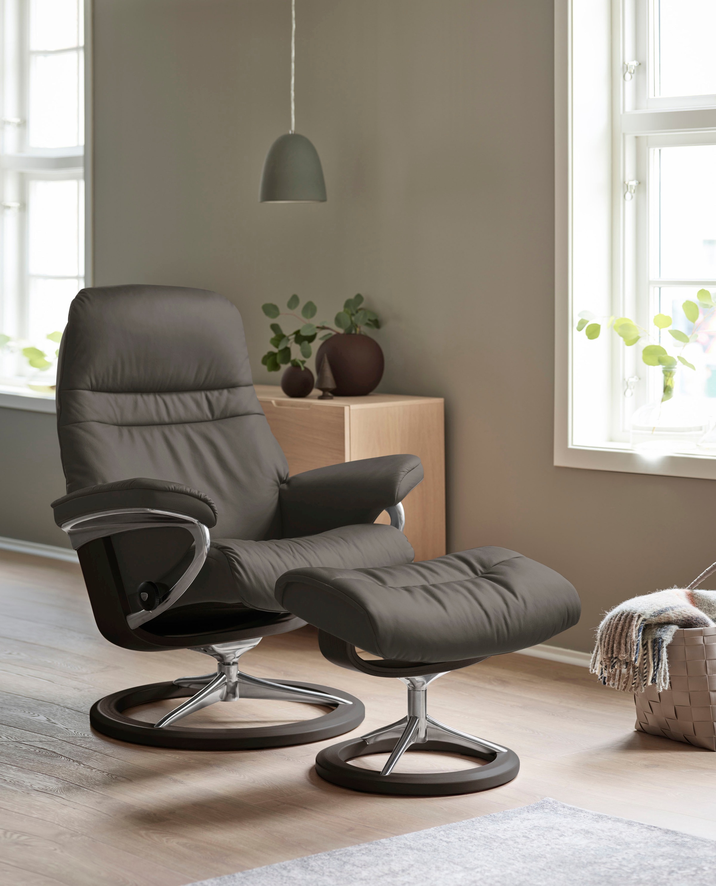Thumbnail - Stressless Relaxsessel "Sunrise" Relaxsessel mit Hocker, mit Signature Base, Größe S, Gestell Wenge, in 2 Lederqualitäte...