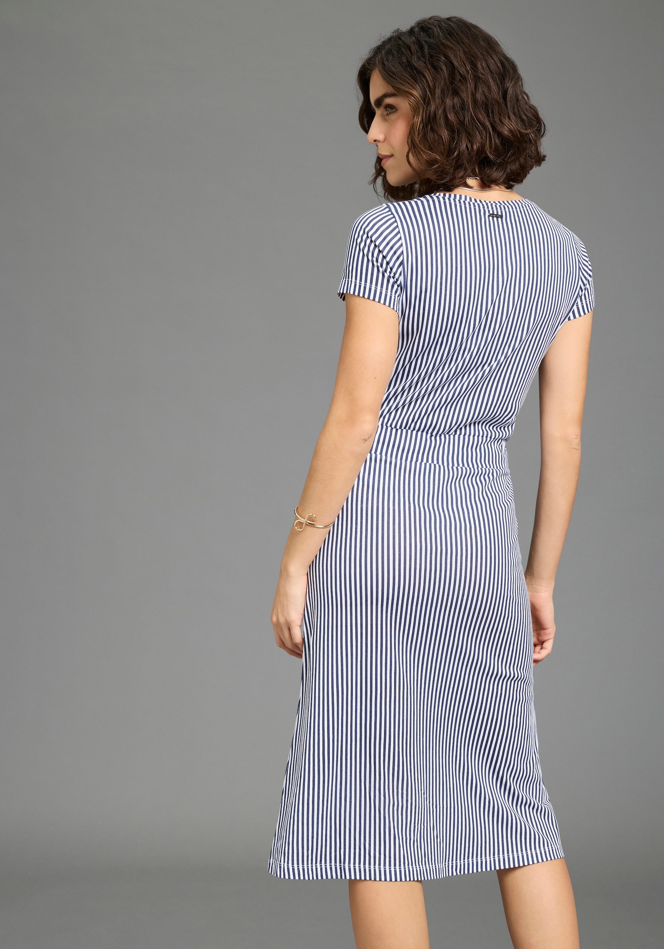 Laura Scott Shirtkleid »mit Bindeband aus softem und atmungsaktivem Jersey« im Basic-Stil, Shirtware, femininer Look