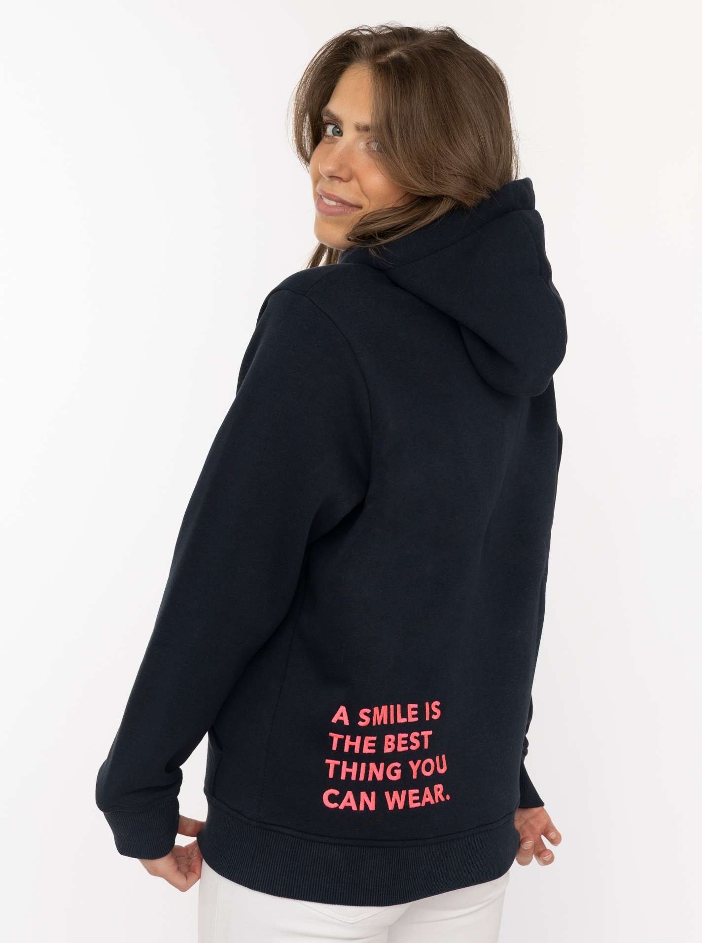 Zwillingsherz Hoodie »"Smile Cross"«, Statement Schriftzug, Stickerei, Kapuze, Kängurutasche
