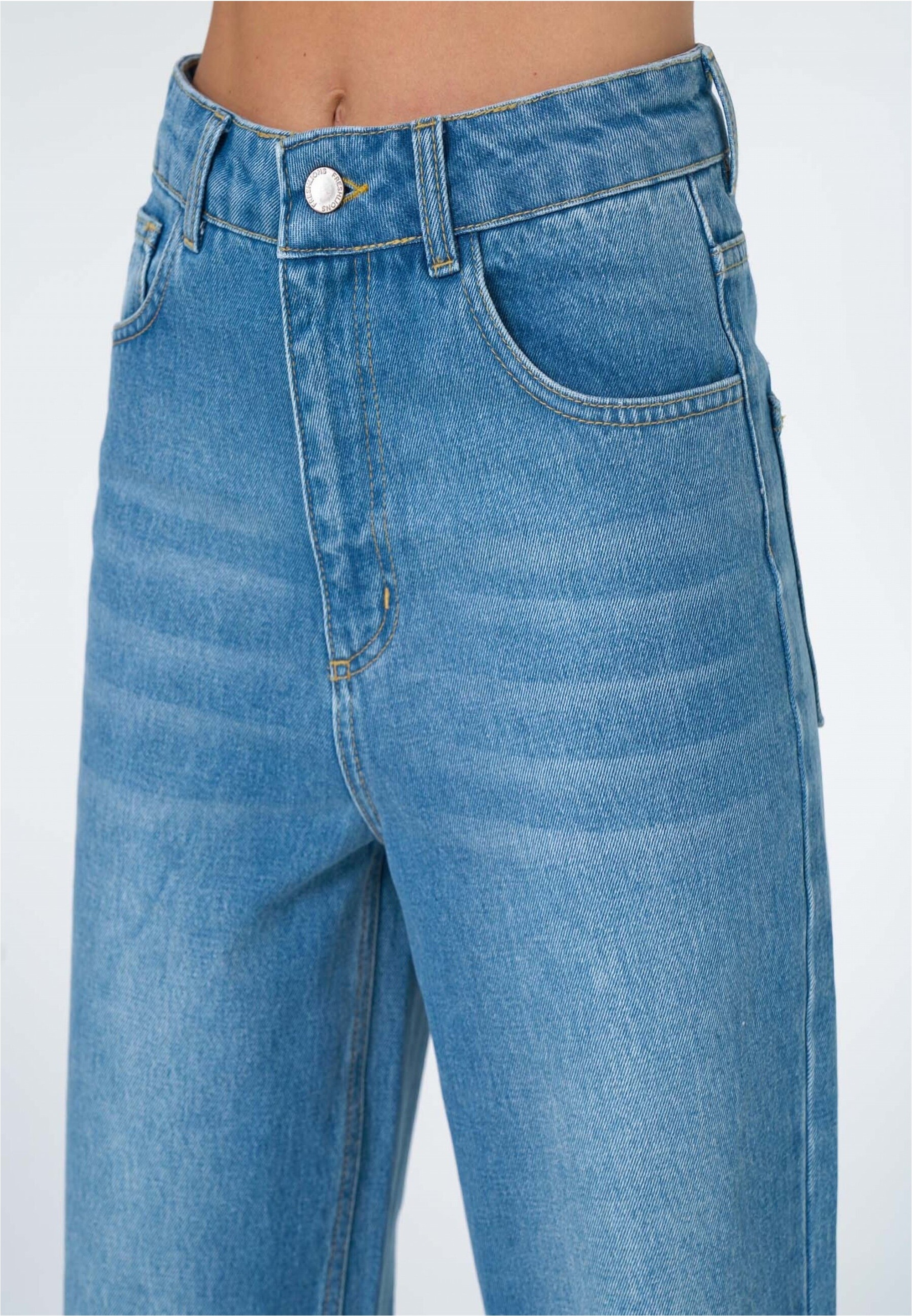 freshlions Bequeme Jeans »Sofia«, mit ausgestelltem Bein
