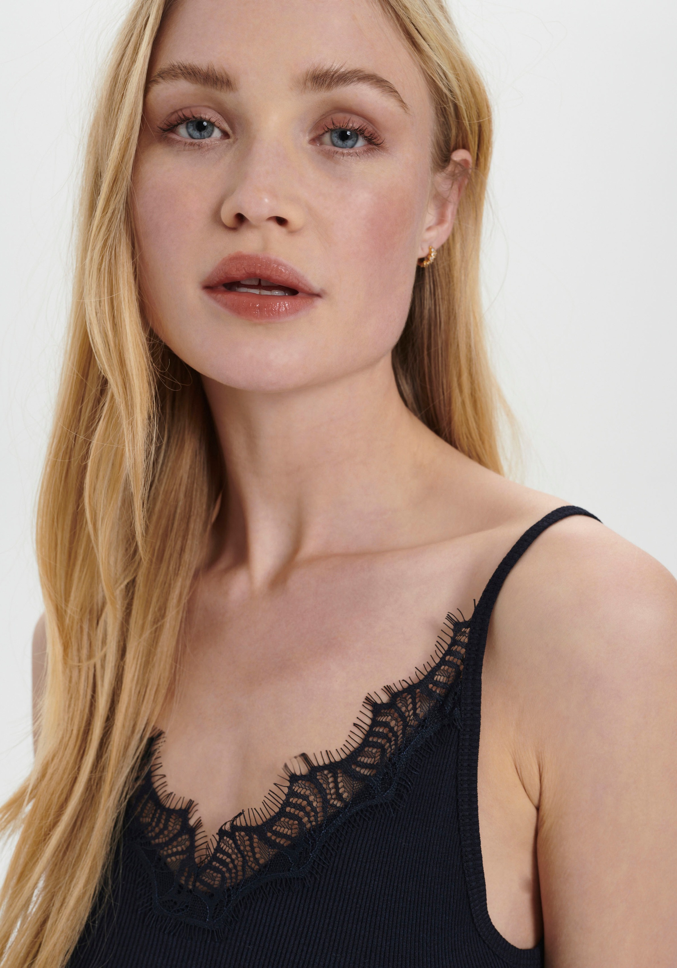 Saint Tropez Spaghettitop »SZ-MAYA STRAP TOP« mit Seidenanteil