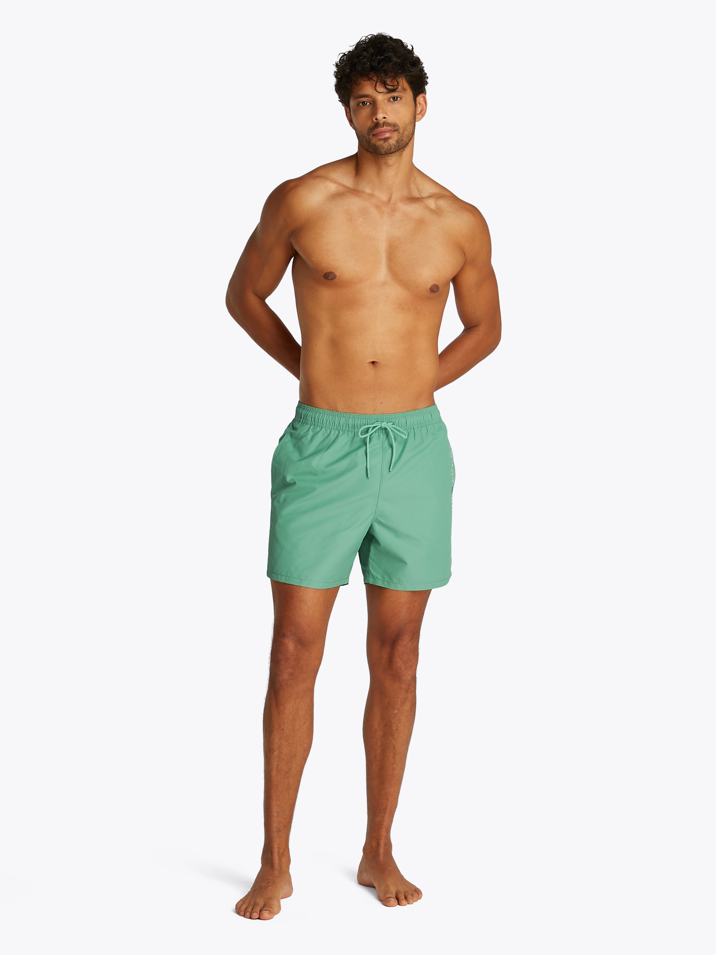 Tommy Hilfiger Swimwear Badeshorts »MEDIUM DRAWSTRING«, mit Logostickerei an der Hüfte