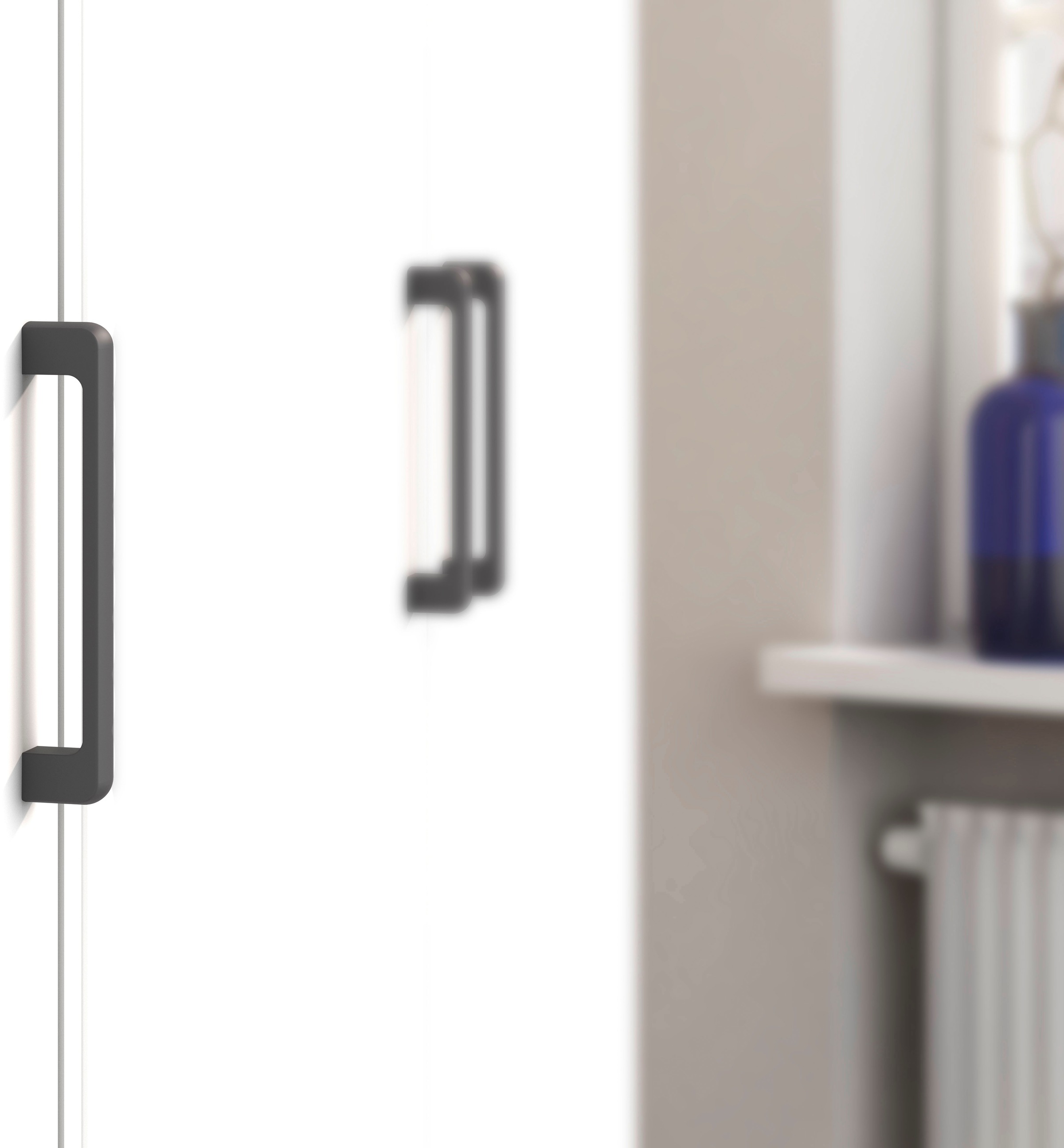 rauch Drehtürenschrank »Kleiderschrank Schrank Garderobe Wäscheschrank VOYAGER«, (in 3 verschiedenen Ausstattungen BASIC/CLASSIC/PREMIUM), mit modernen Griffen in Graumetallic und Spiegel