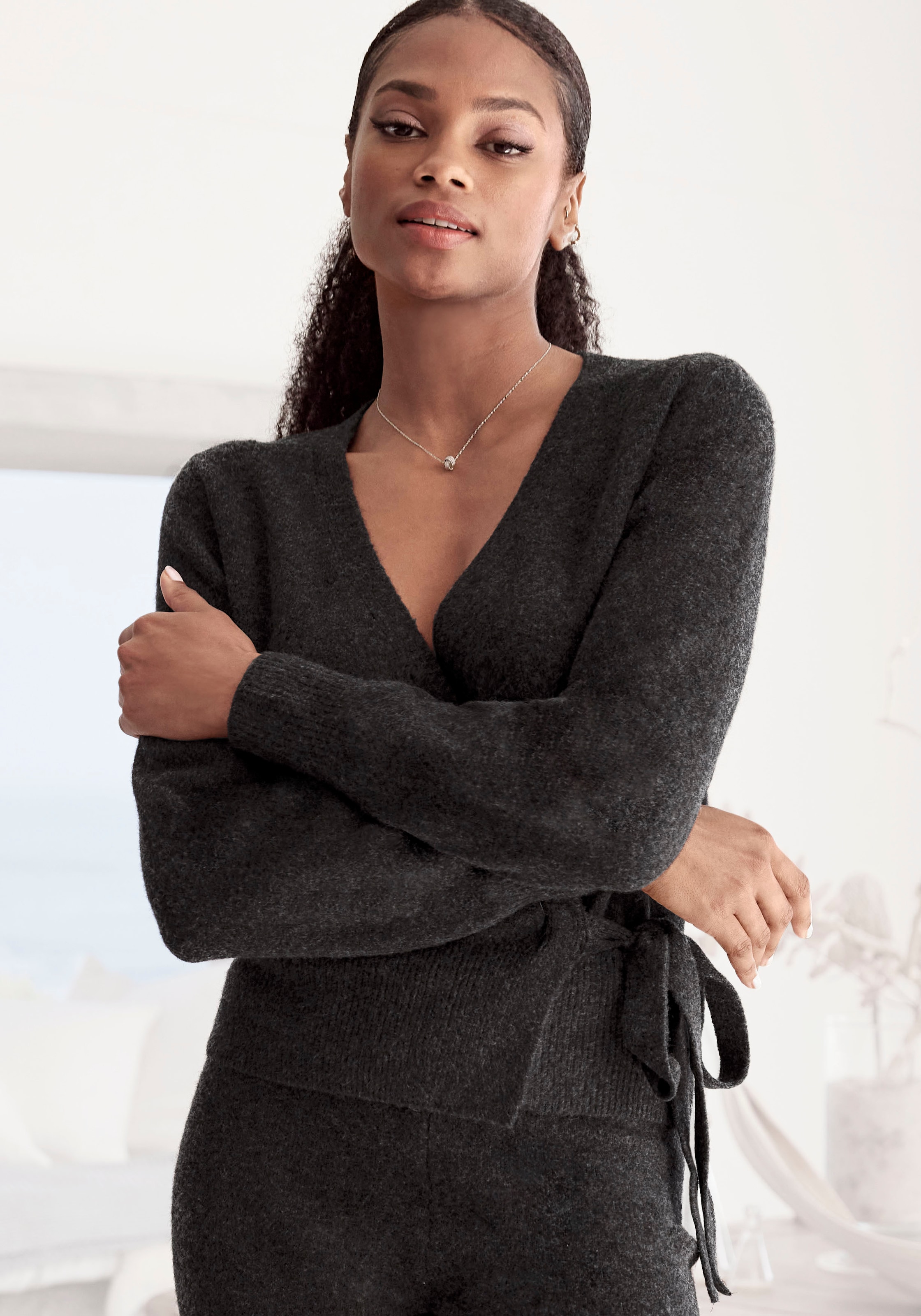 LASCANA Wickelstrickjacke, mit breitem Rippbündchen, Loungewear