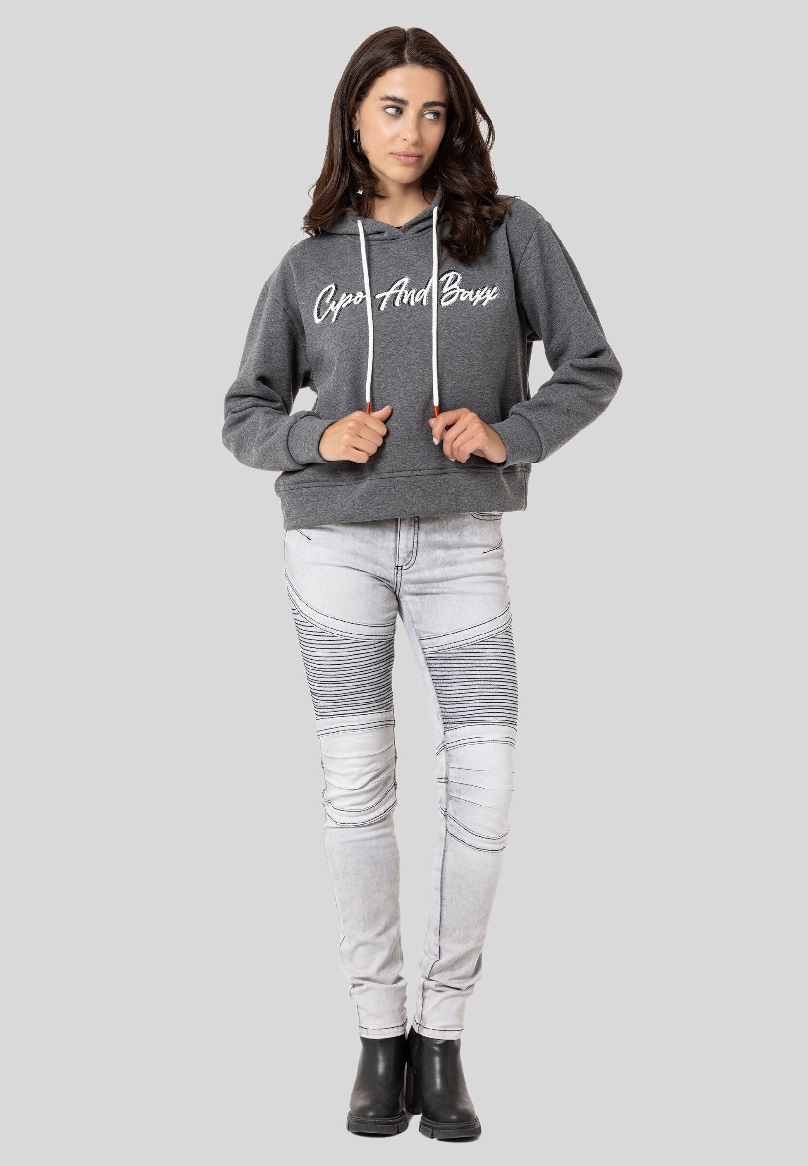 Cipo & Baxx Sweatshirt »SWEATSHIRT«, ein sportlich-lässiges Kleidungsstück