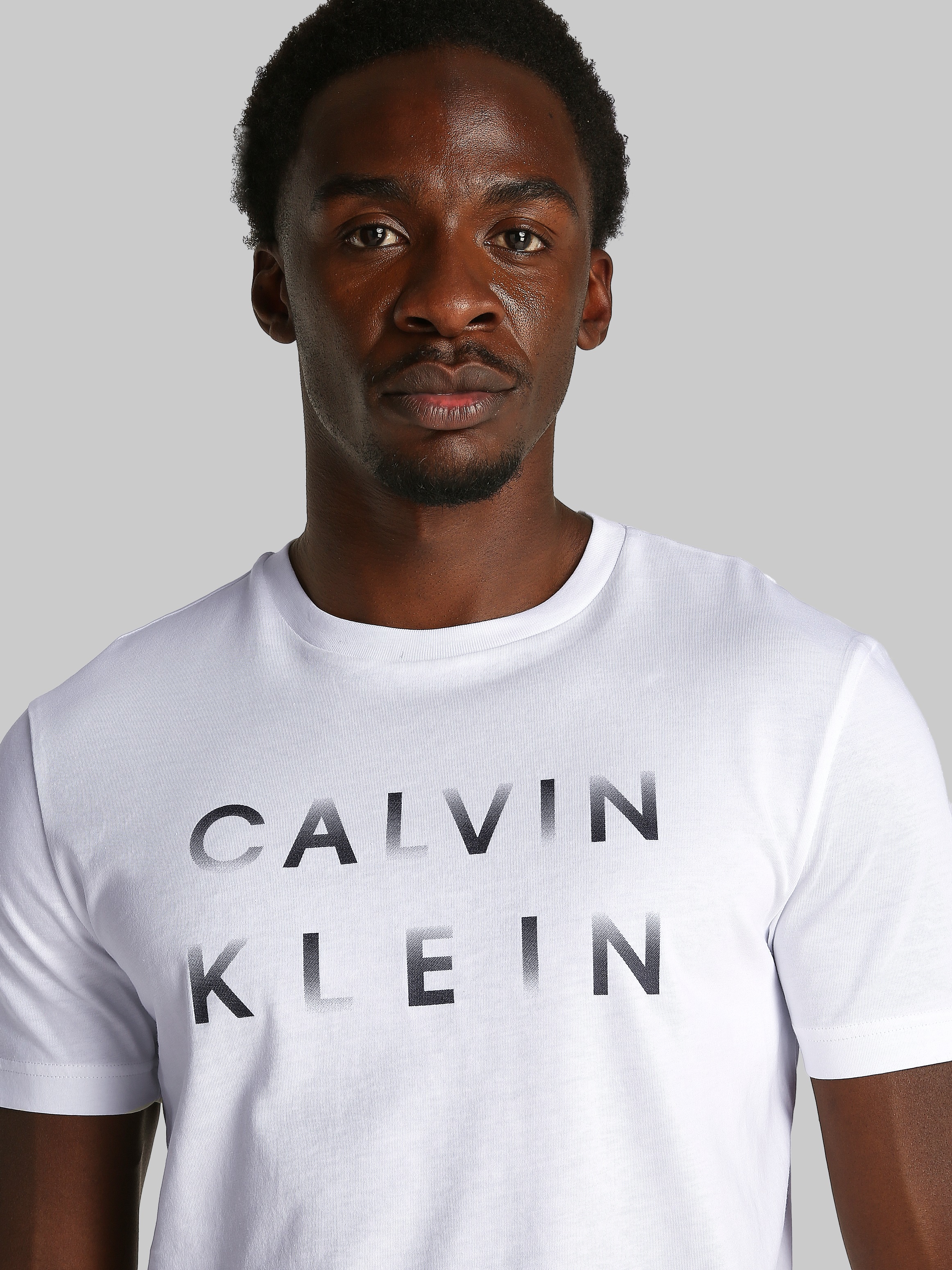 Calvin Klein T-Shirt "CP-ENLARGED LOGO T-SHIRT", mit Logo auf der Brust günstig online kaufen