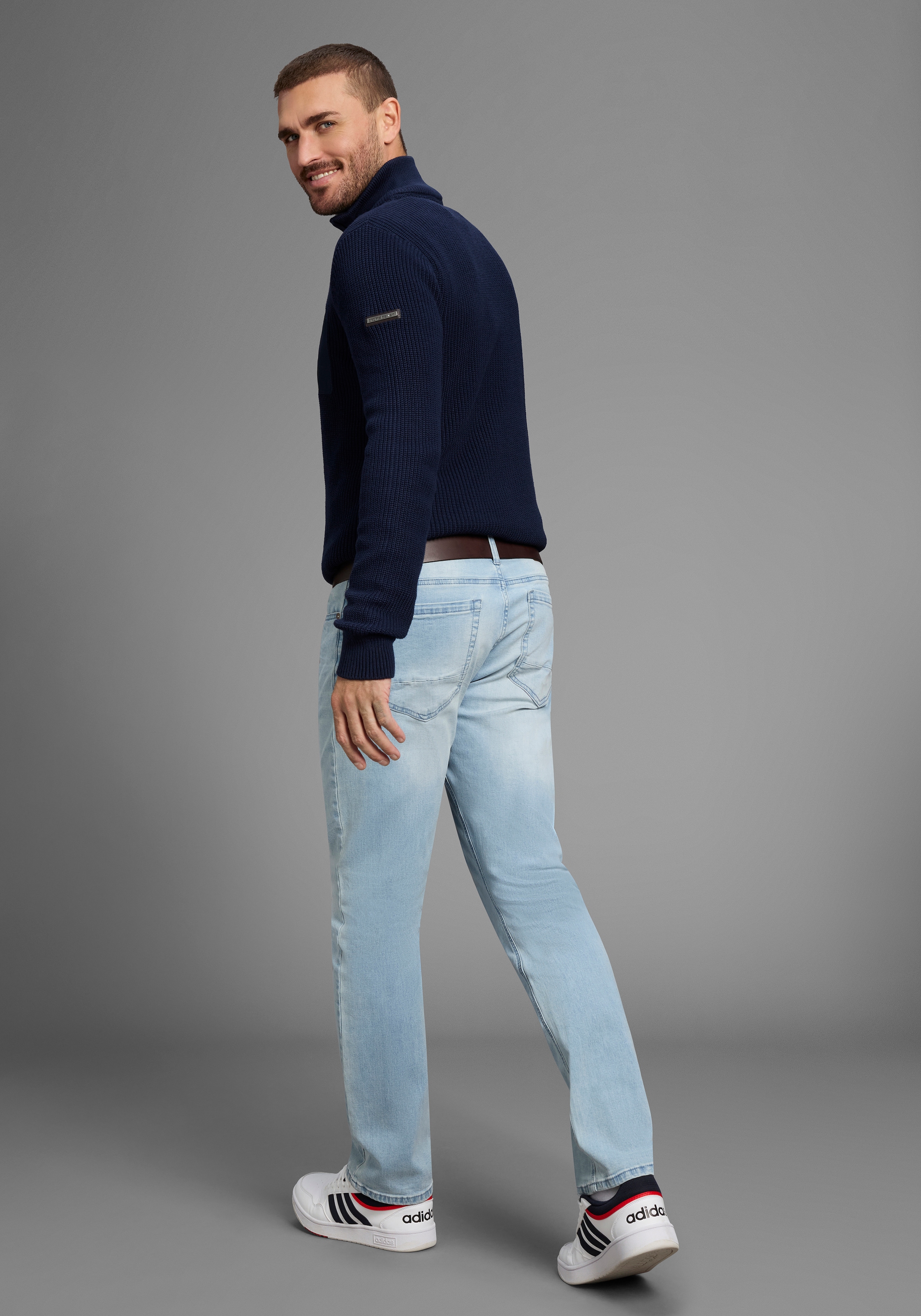 Bruno Banani Straight-Jeans »Hutch«, gerade Beinform, teilweise mit modischen Destroyed-Effekten