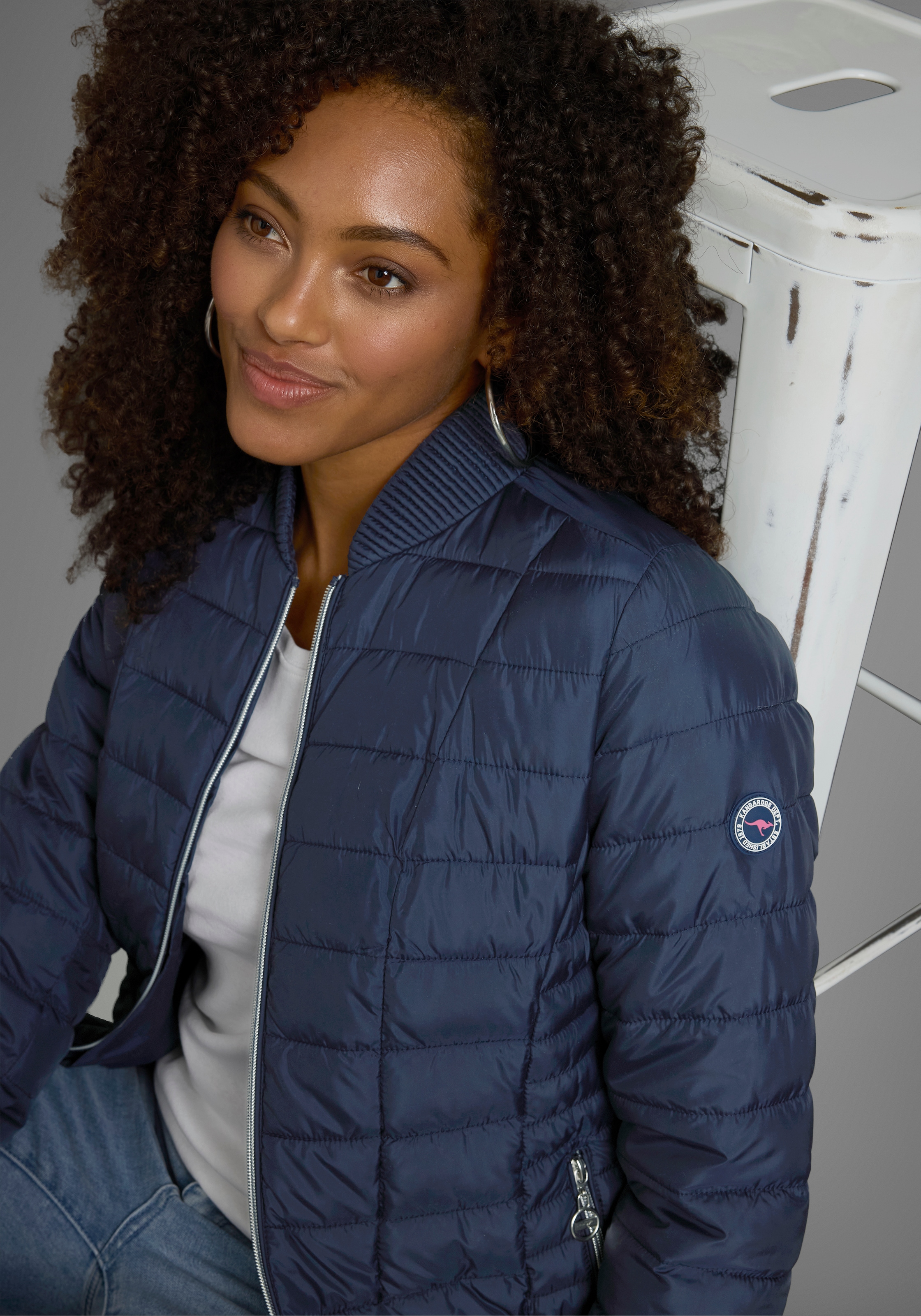 KangaROOS Steppjacke, figurbetonter Schnitt, hüftlange Passform