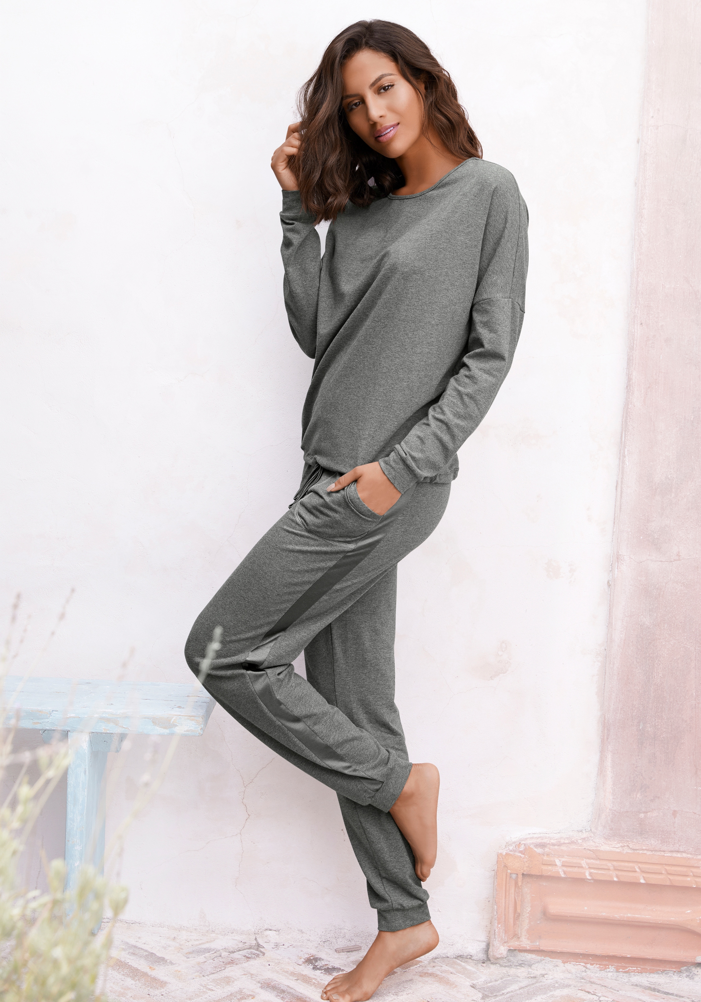 Vivance Dreams by Lascana Pyjama Set, 2 tlg. mit aufgesetzten Seitenstreifen
