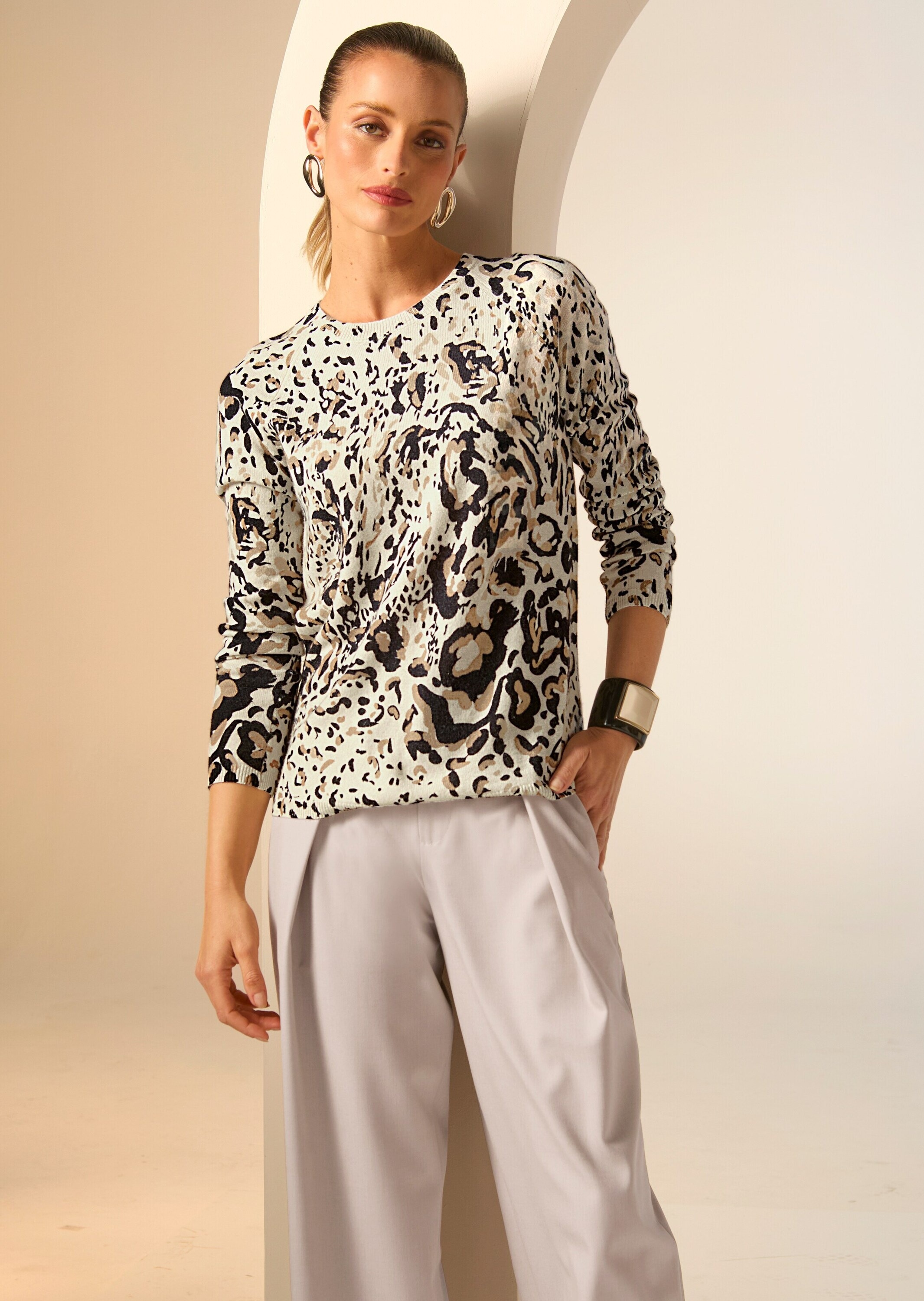 MADELEINE Longpullover »Feinstrickpullover Wollpullover mit Animal-Print« Individueller Print