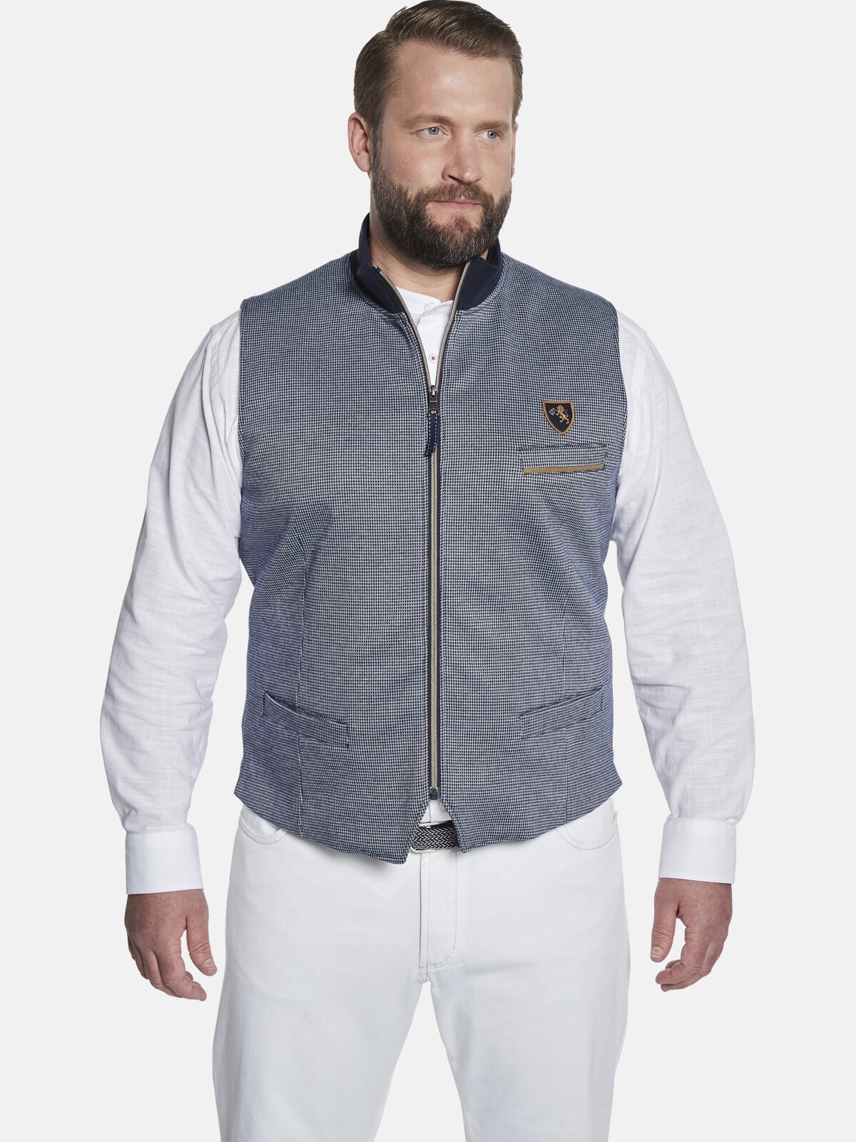 Charles Colby Sweatweste "Sweatweste DUKE MADDOC" 1 Stk. mit Wappen-Badge günstig online kaufen