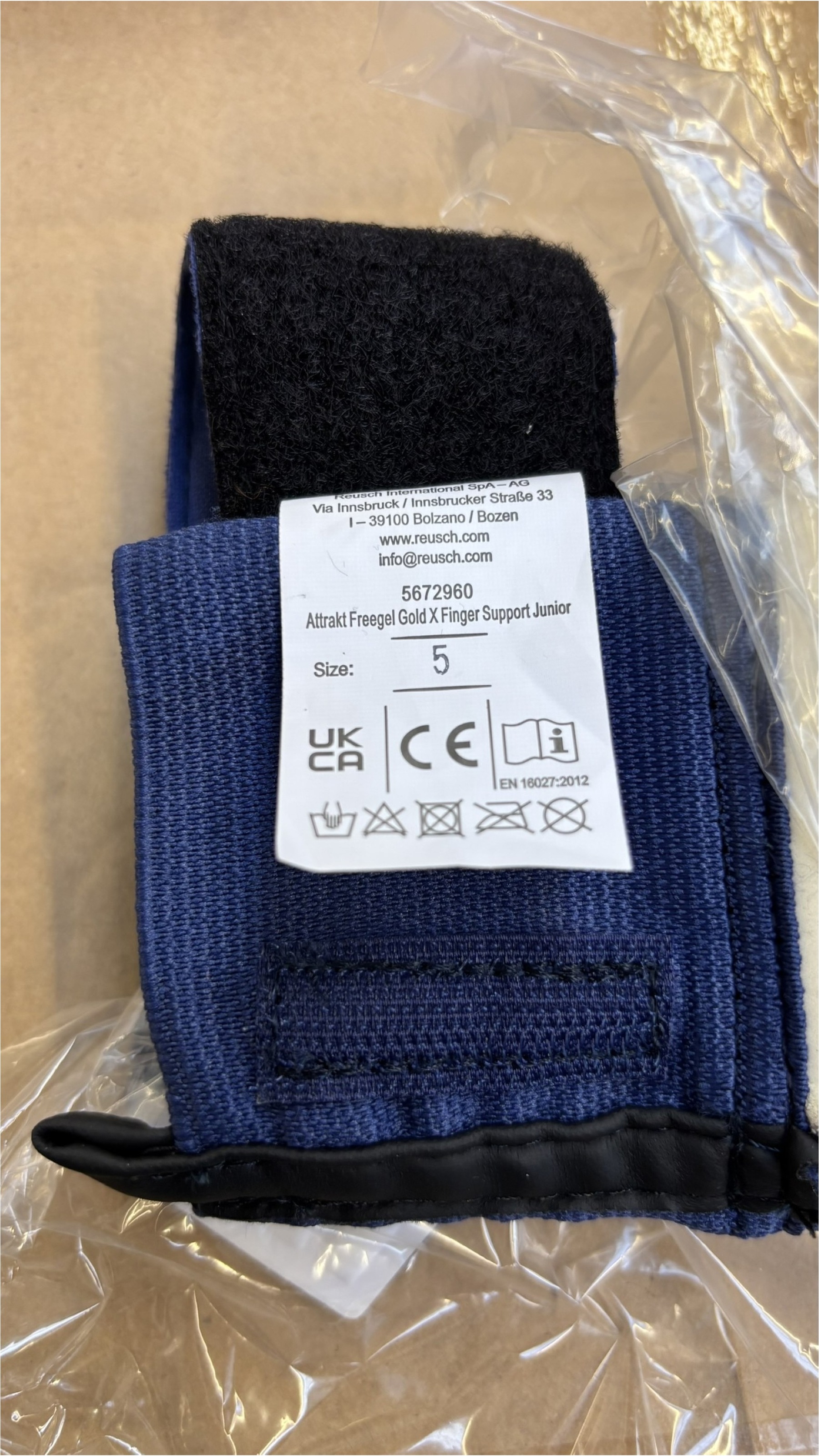 Reusch Torwarthandschuhe »Attrakt Freegel Gold X Finger Support Junior« mit integriertem Fingersupport-System