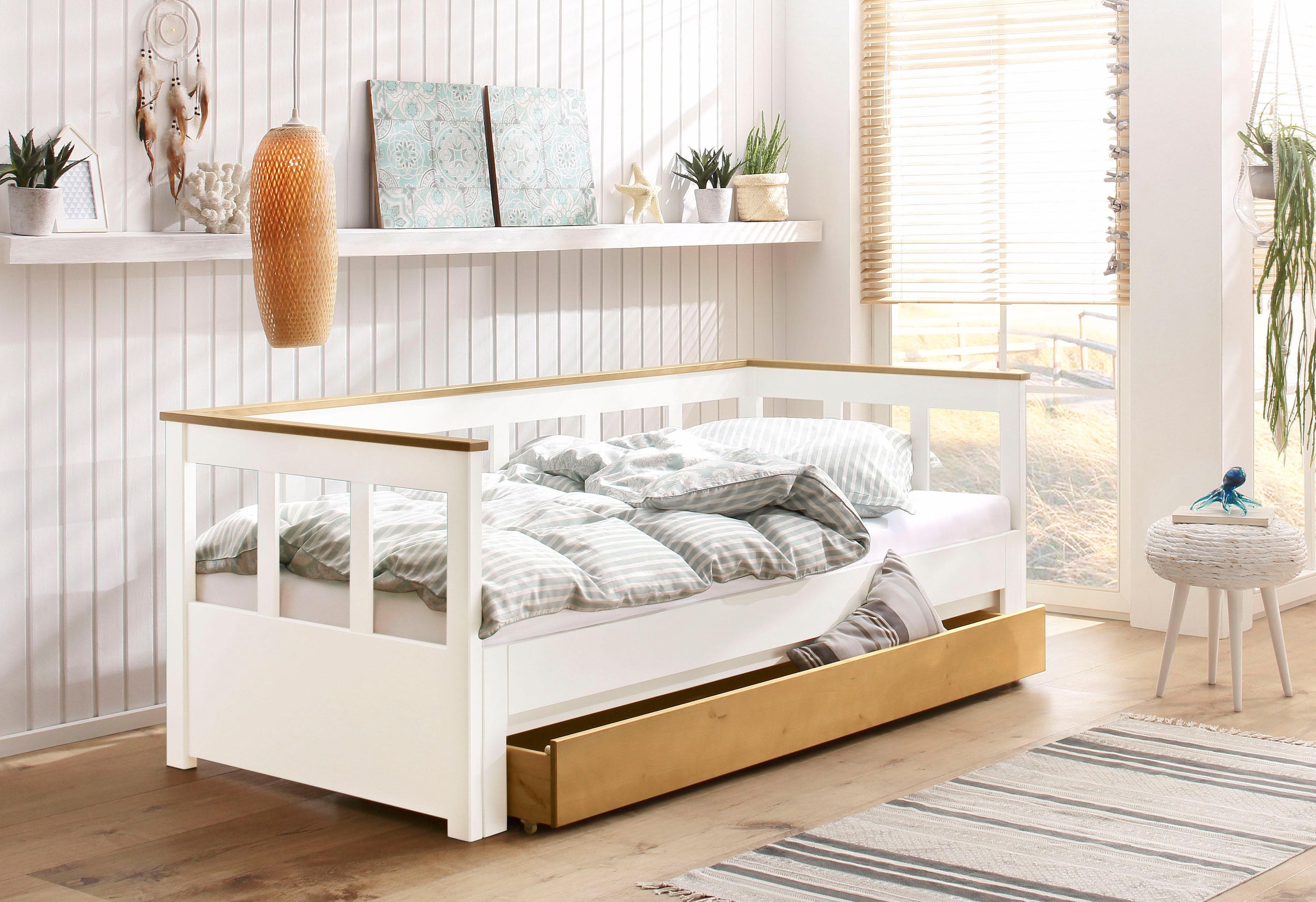 Home affaire Daybett »"AIRA" Kinderbett, Gästebett, Skandi- Design, Schublade optional«, (FSC® zertifiziertes Massivholz), mit ausziehbarer Liegefläche, ideal fürs Jugend- oder Gästezimmer